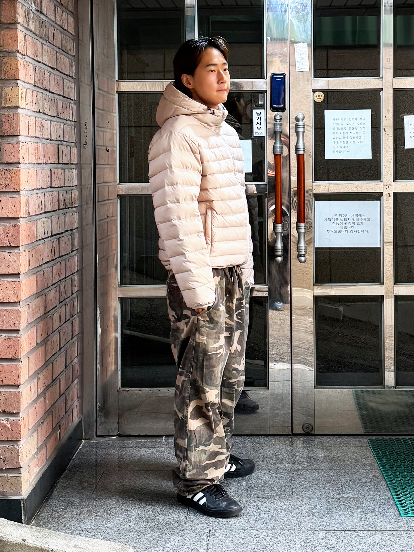 QT8 GARMENTS Duck Down Lightweight Jacket Light Beige 착용 스타일 - 2
