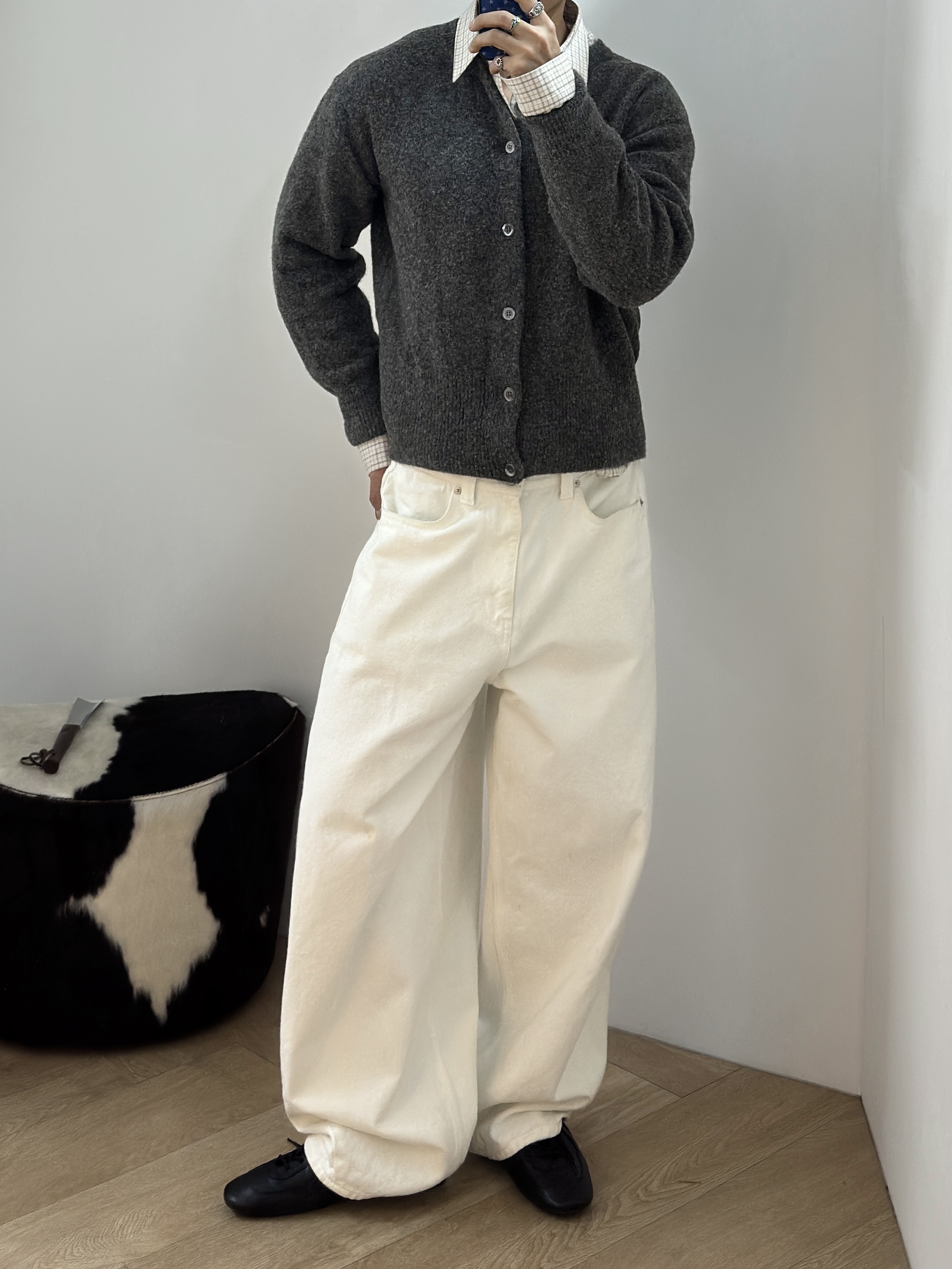 noun Wide Curved Denim Pants White, LOSTGARDEN UNIFORM Driving Sneakers Black 착용 스타일 - 5