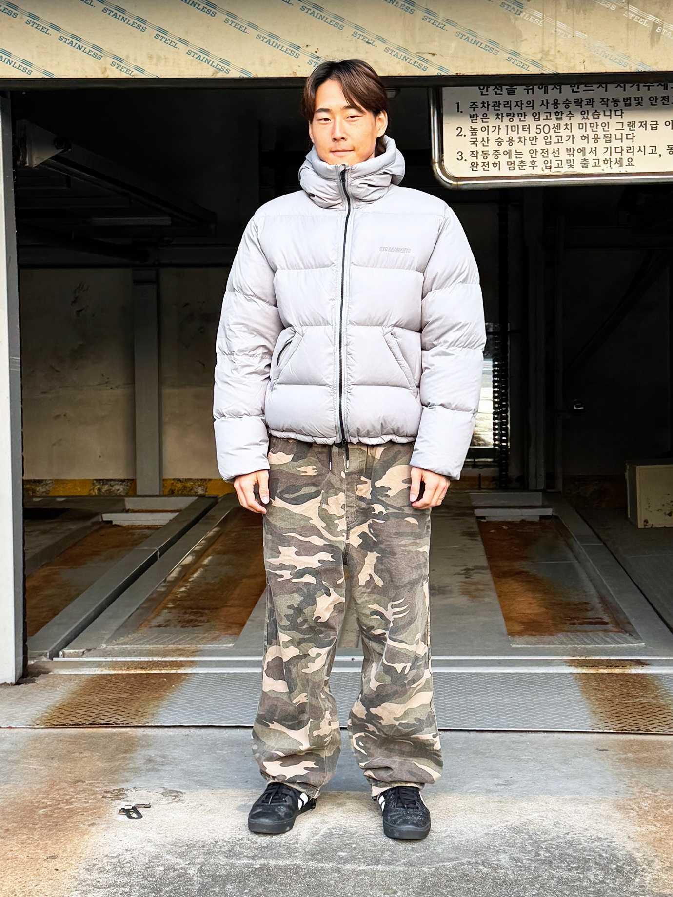 QT8 GARMENTS Duck Down Heavyweight Hoodie Jacket Greyed Skyblue 착용 스타일 - 1
