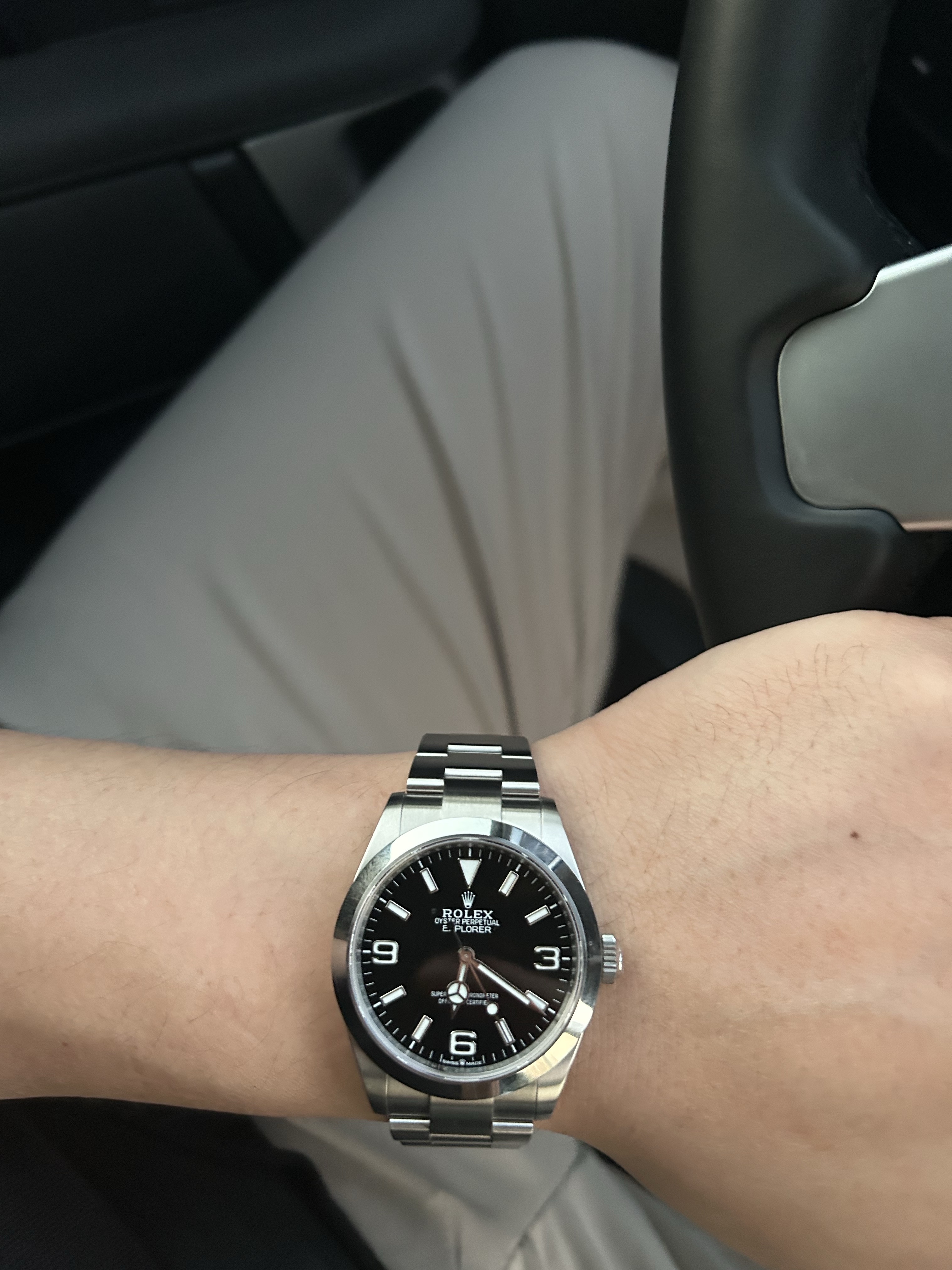 Rolex Explorer 40mm 224270 Black Oyster 착용 스타일
