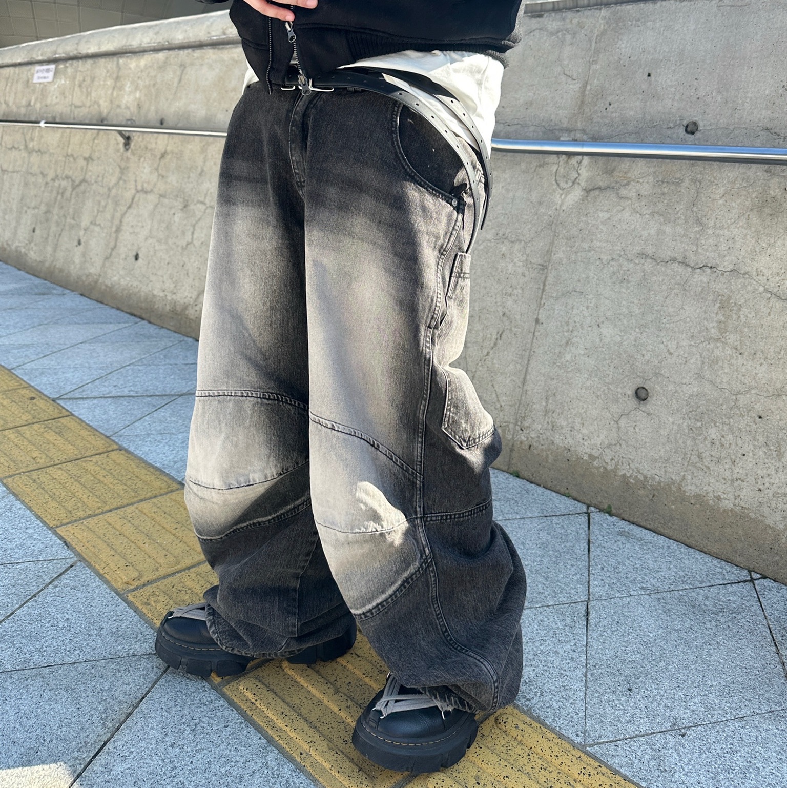 Surgery Sutured Varsity Jacket Black, MJD 3D Knee Denim Pants Black 착용 스타일 - 3