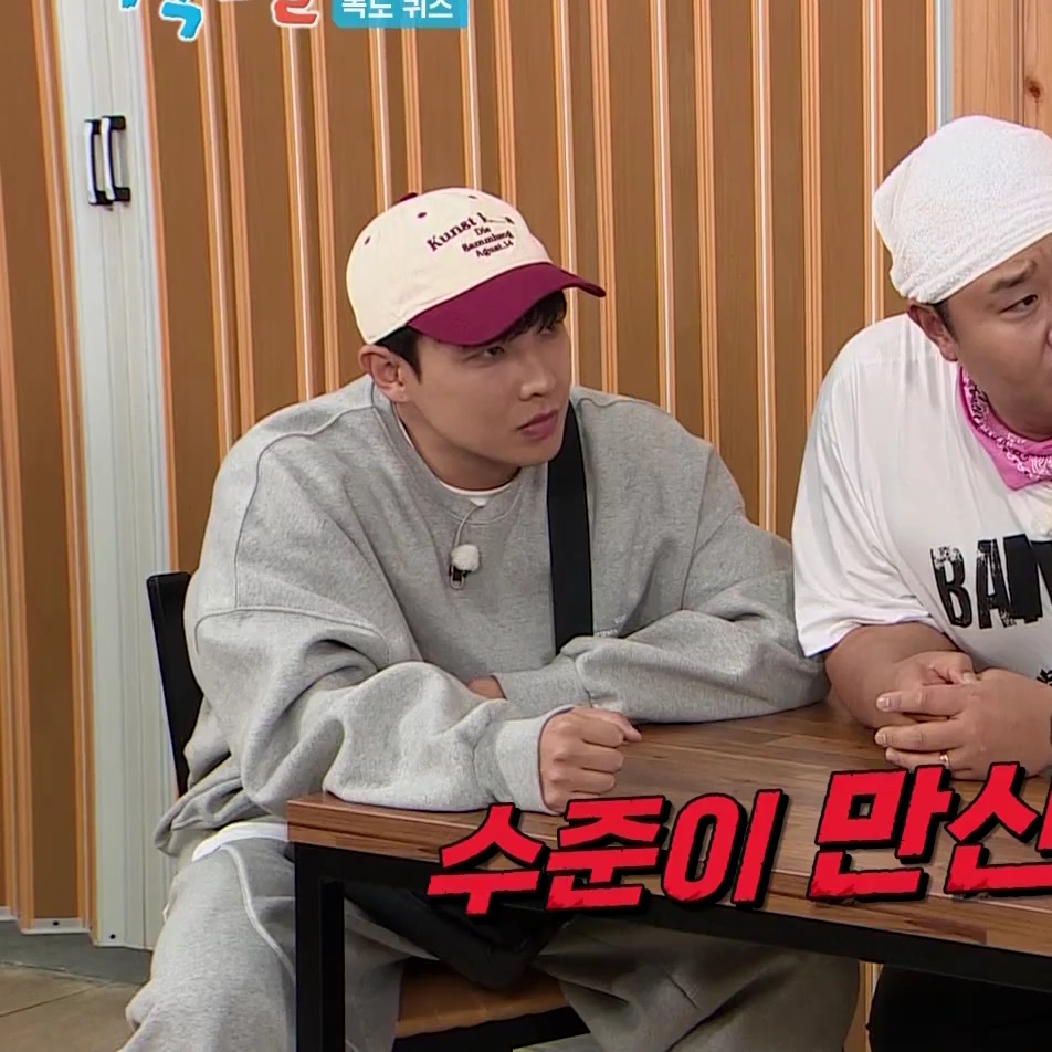 Undermycar Mu.14 Anti Fxxking Logo Play Oversized Bonded Sweat Shirts Melange Gray, Undermycar Mu.112 Original Logo Curve Line Stitch Bonded Sweat Pants Melange Gray 착용 스타일 - 1