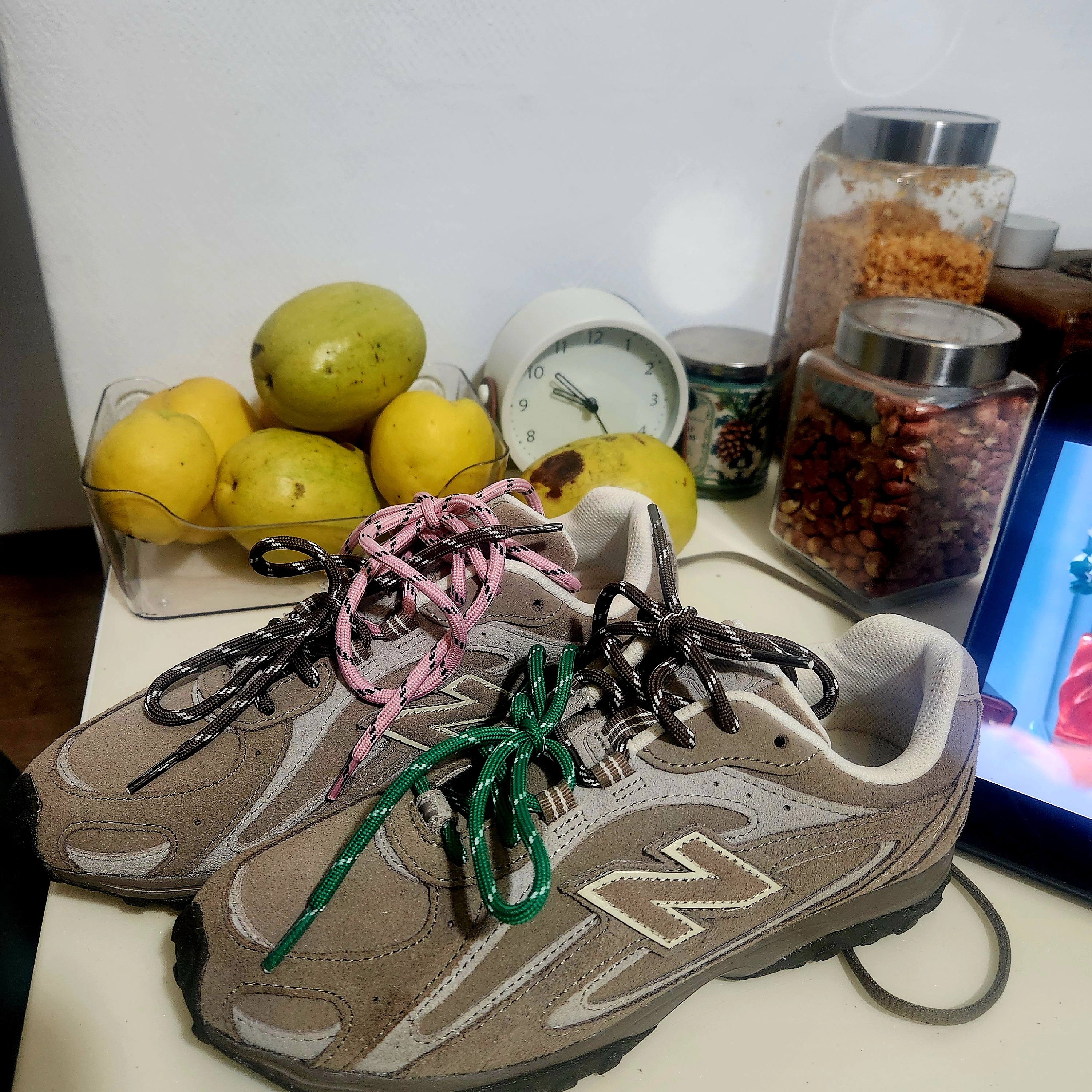 New Balance 204L Suede Mushroom Arid Stone 착용 스타일