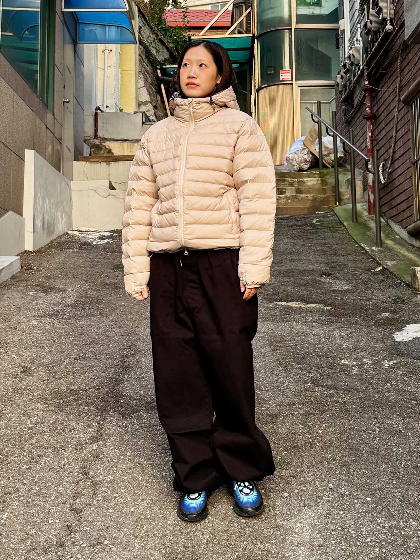 QT8 GARMENTS Duck Down Lightweight Jacket Light Beige 착용 스타일 - 1