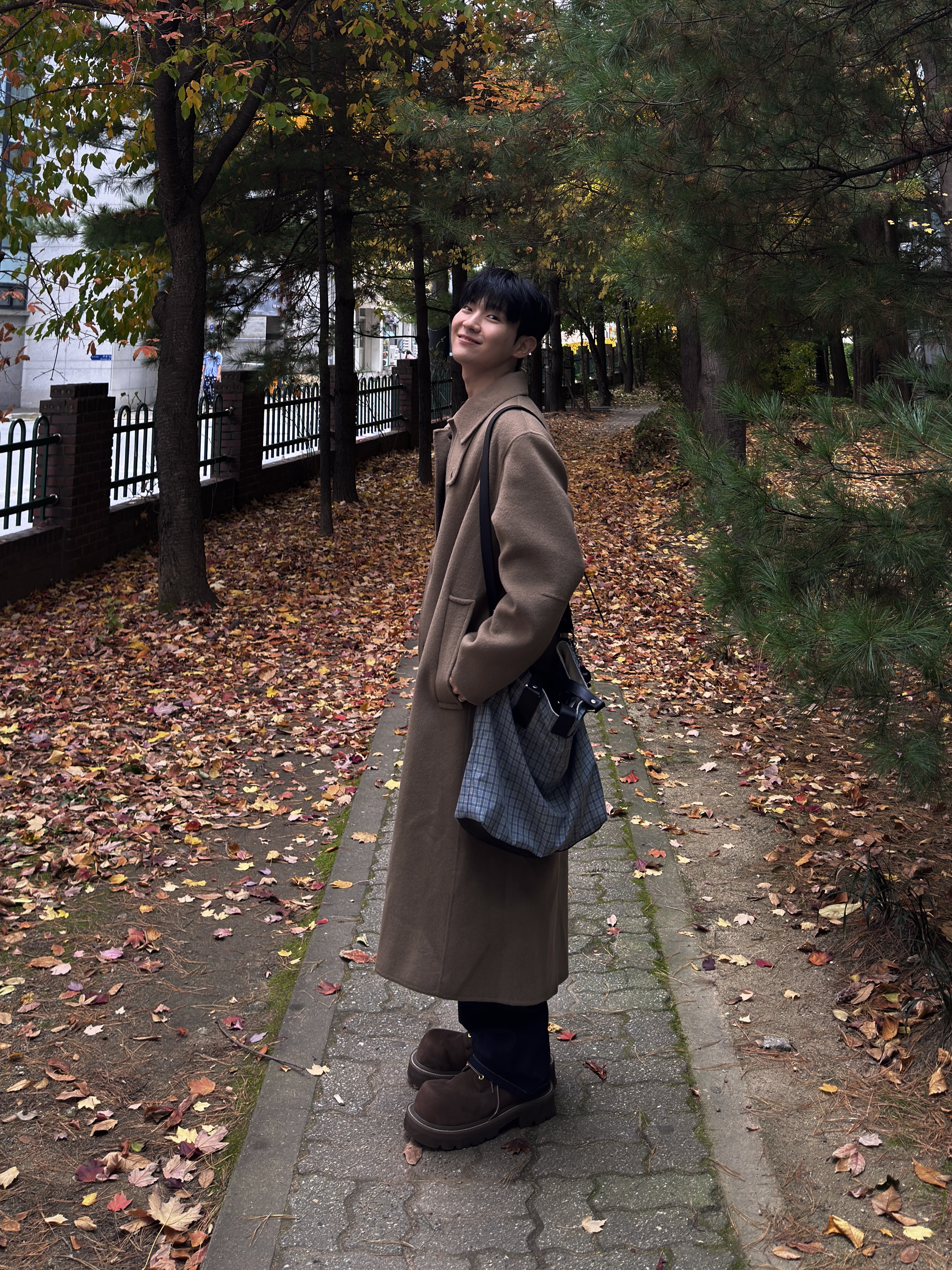 Knitted Cotton Henley Neck Waffle Knit Brown, SOULESURES BOLD BELUGA Espresso Brown 착용 스타일 - 3
