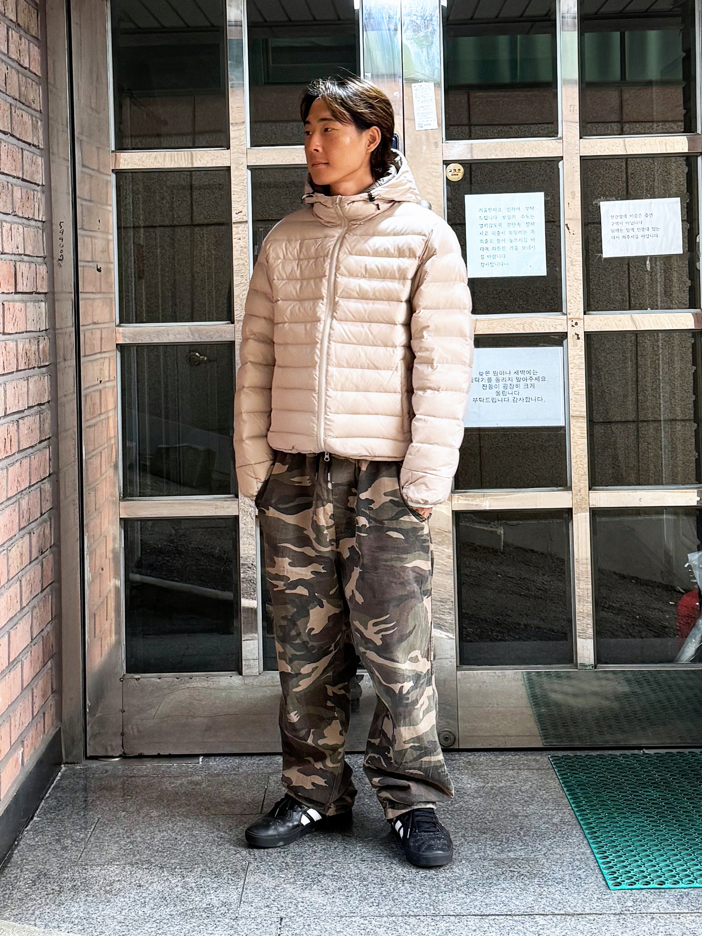 QT8 GARMENTS Duck Down Lightweight Jacket Light Beige 착용 스타일 - 3