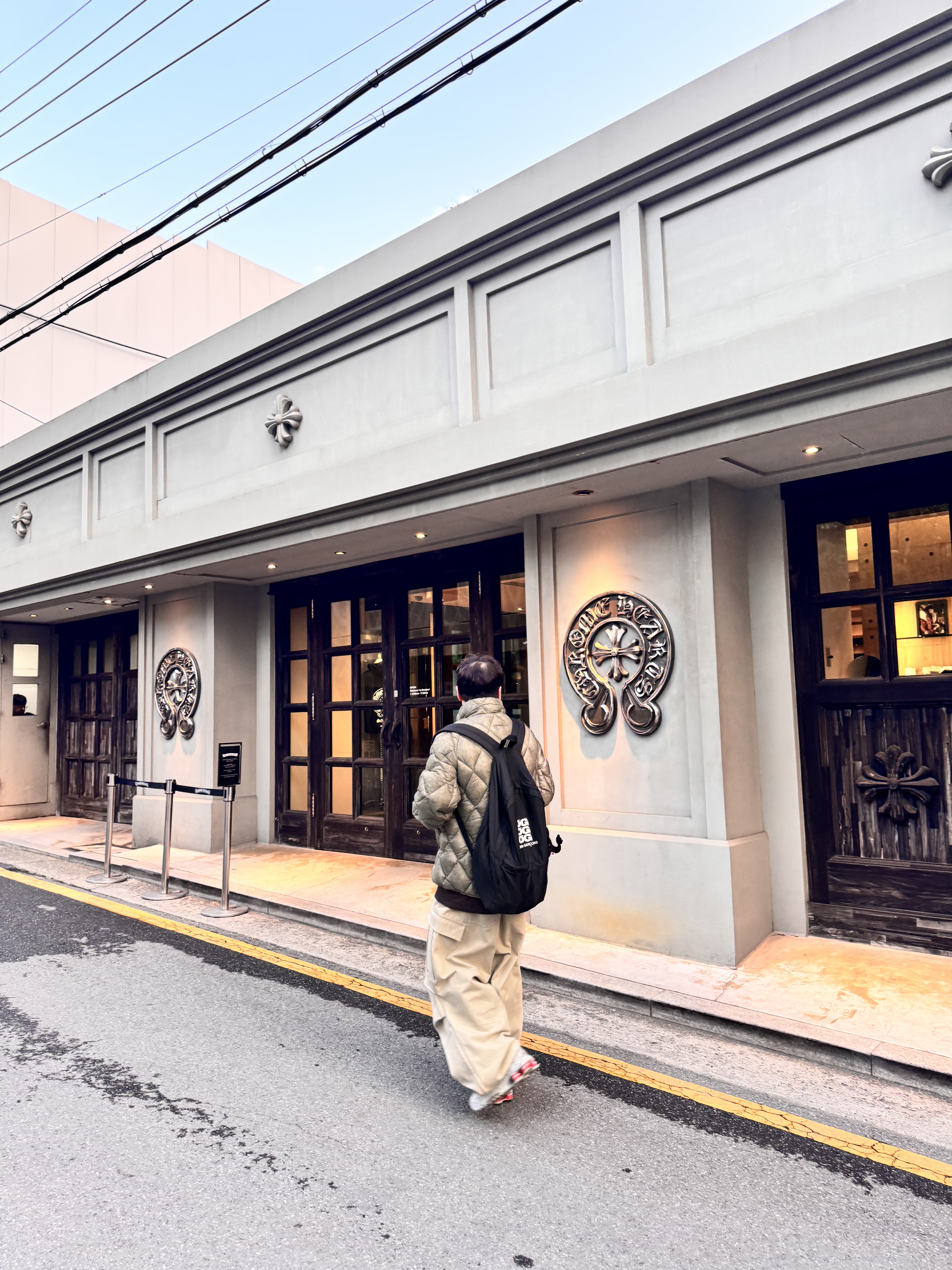 ROA Nuna 800 Fill Power Hooded Down Jacket Sage Green - 25FW, Nonnod Side Zip Cargo Pants Beige 착용 스타일