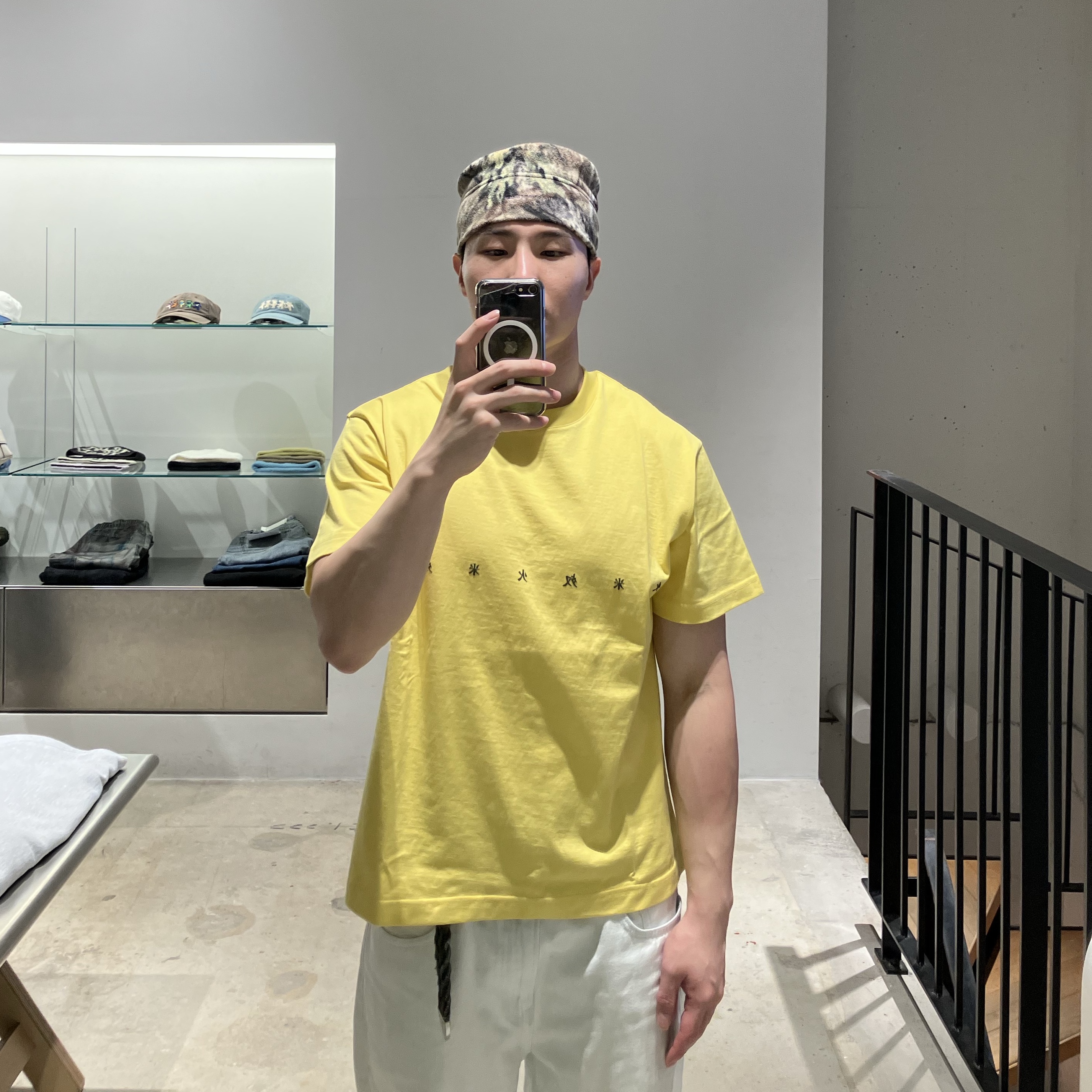 Sansan Gear Chan T-Shirt Yellow 착용 스타일