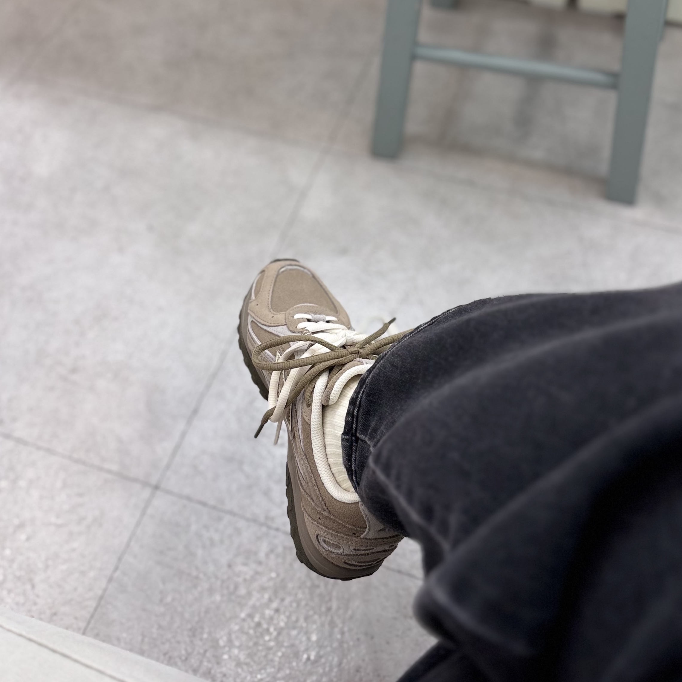 New Balance 204L Suede Mushroom Arid Stone 착용 스타일