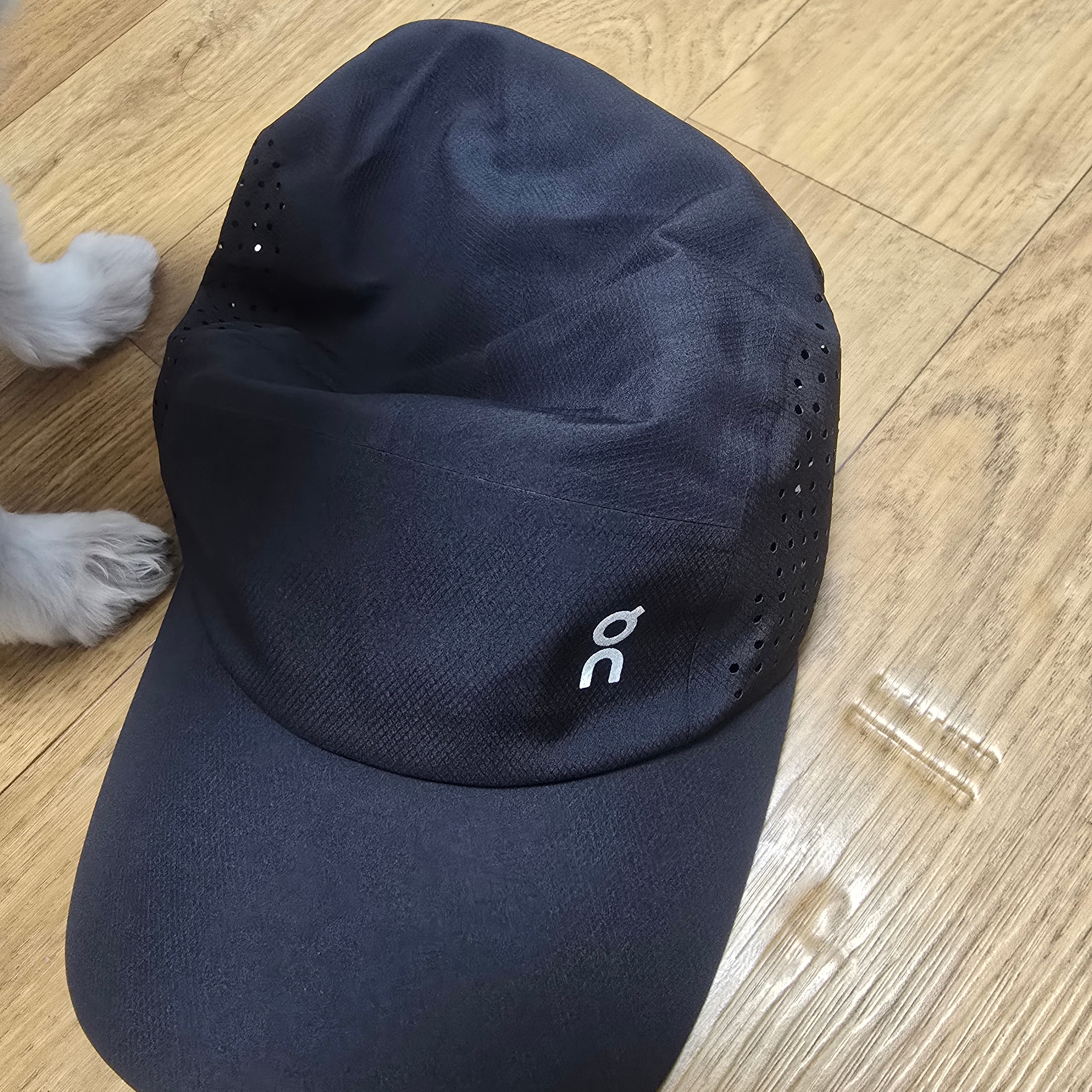 On Running Lightweight Cap Black 착용 스타일