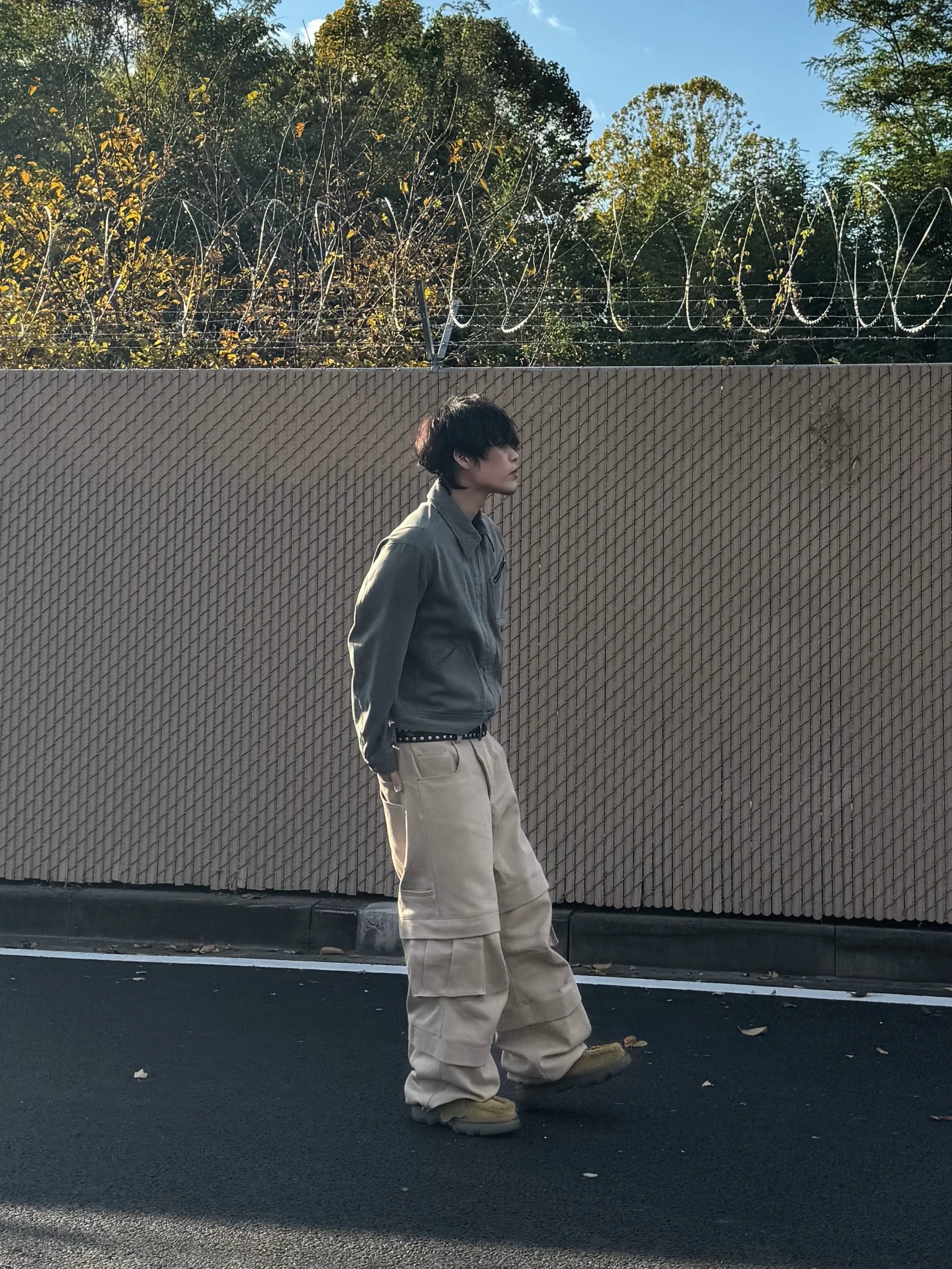 Kamien Titan Baggy Pants Beige, Burberry Shearling Embellished Suede Creeper Boots Yellow 착용 스타일 - 2