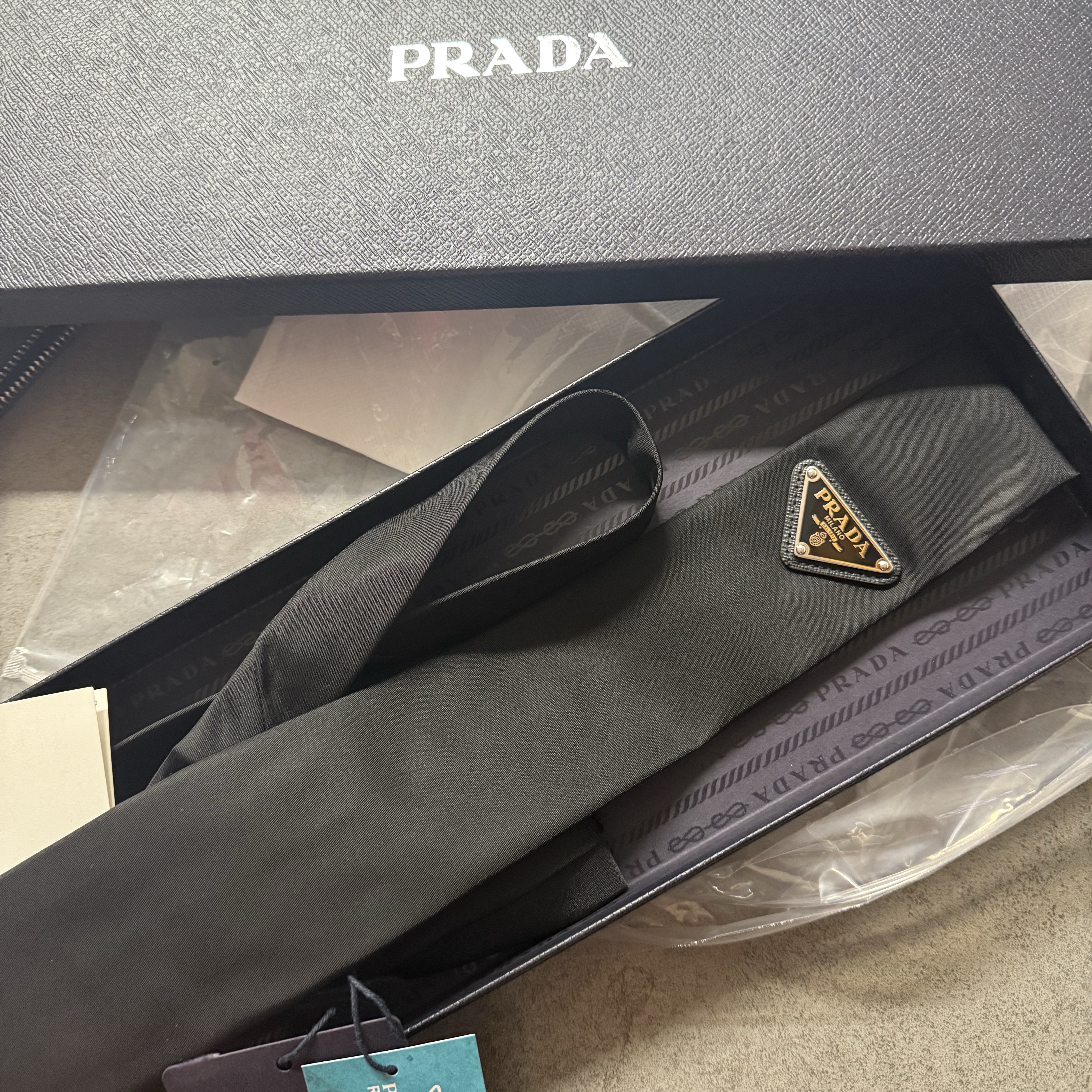 Prada Re-Nylon Gabardine Tie Black 착용 스타일