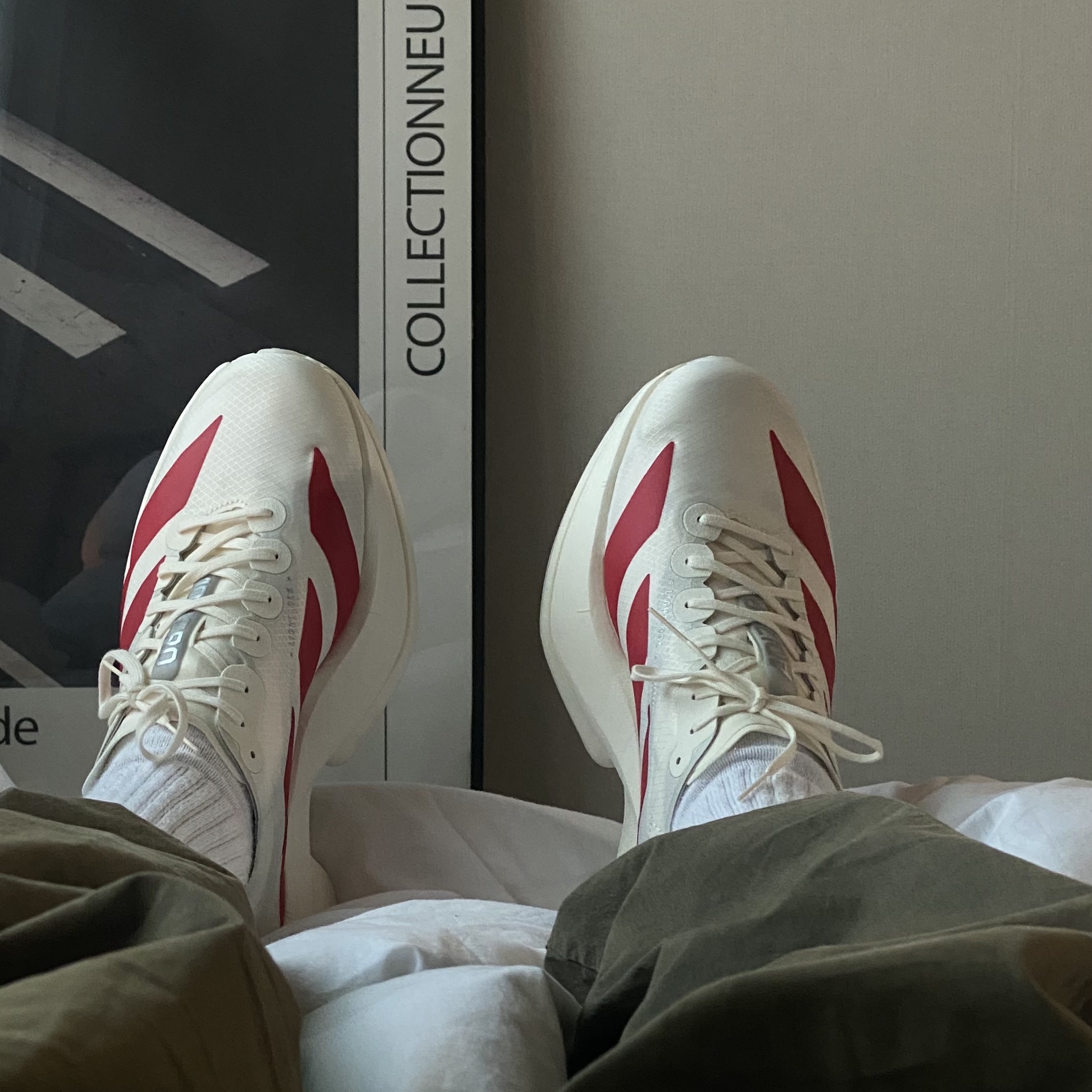 Adidas Adizero Adios Pro 4 Off White Better Scarlet 착용 스타일