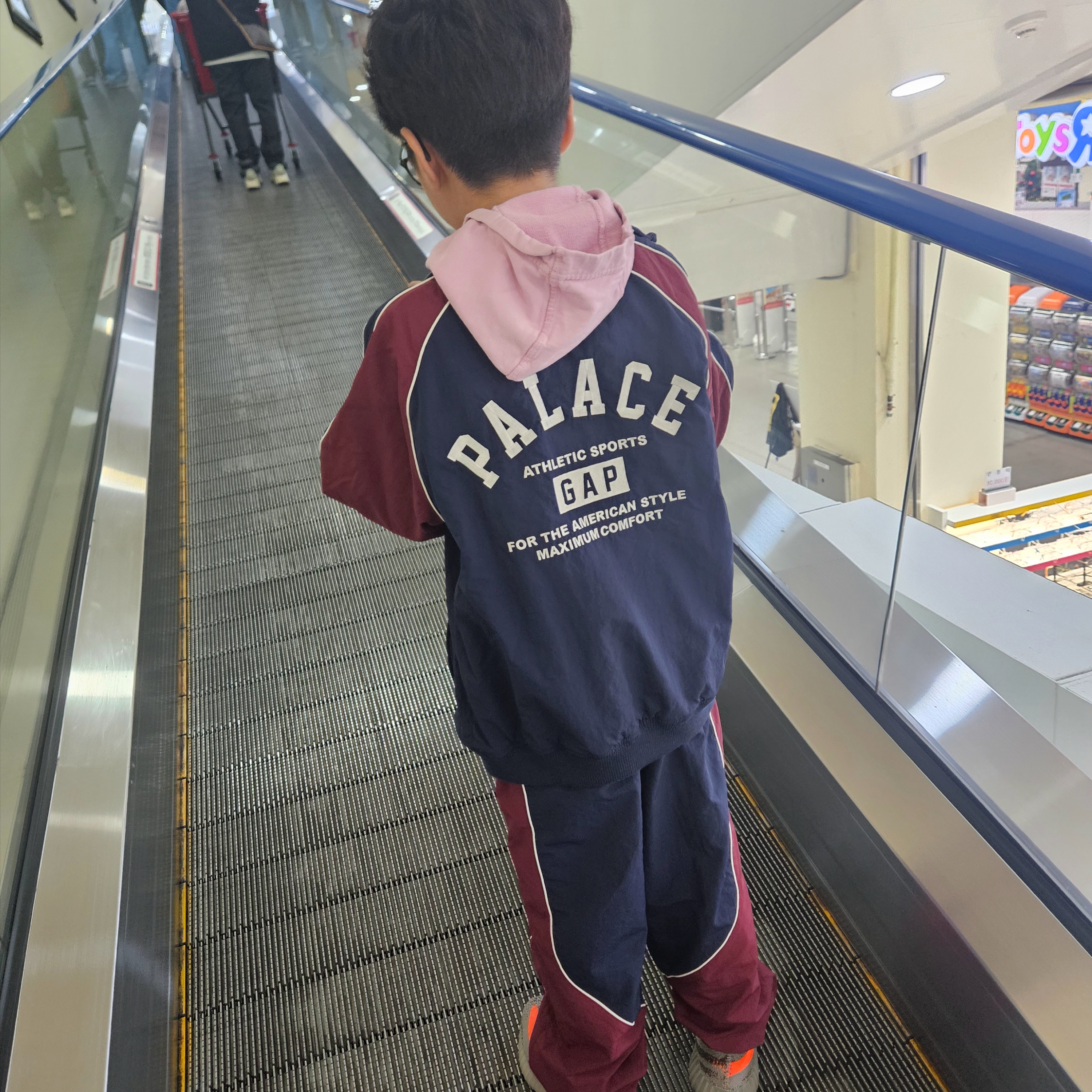 (Kids) Palace x Gap Nylon Track Bottom Navy Red - 24SS, (Kids) Palace x Gap Nylon Track Top Navy Red - 24SS 착용 스타일 - 2