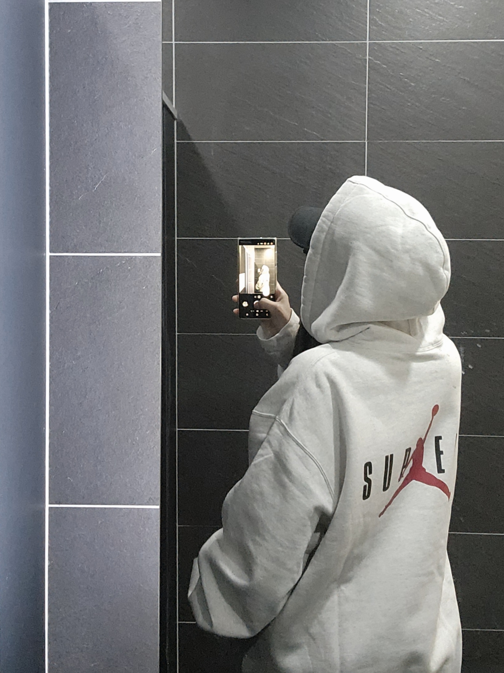 Supreme x Jordan Hooded Sweatshirt Ash Grey - 24FW, Supreme Military Camp Cap Black - 22FW 착용 스타일