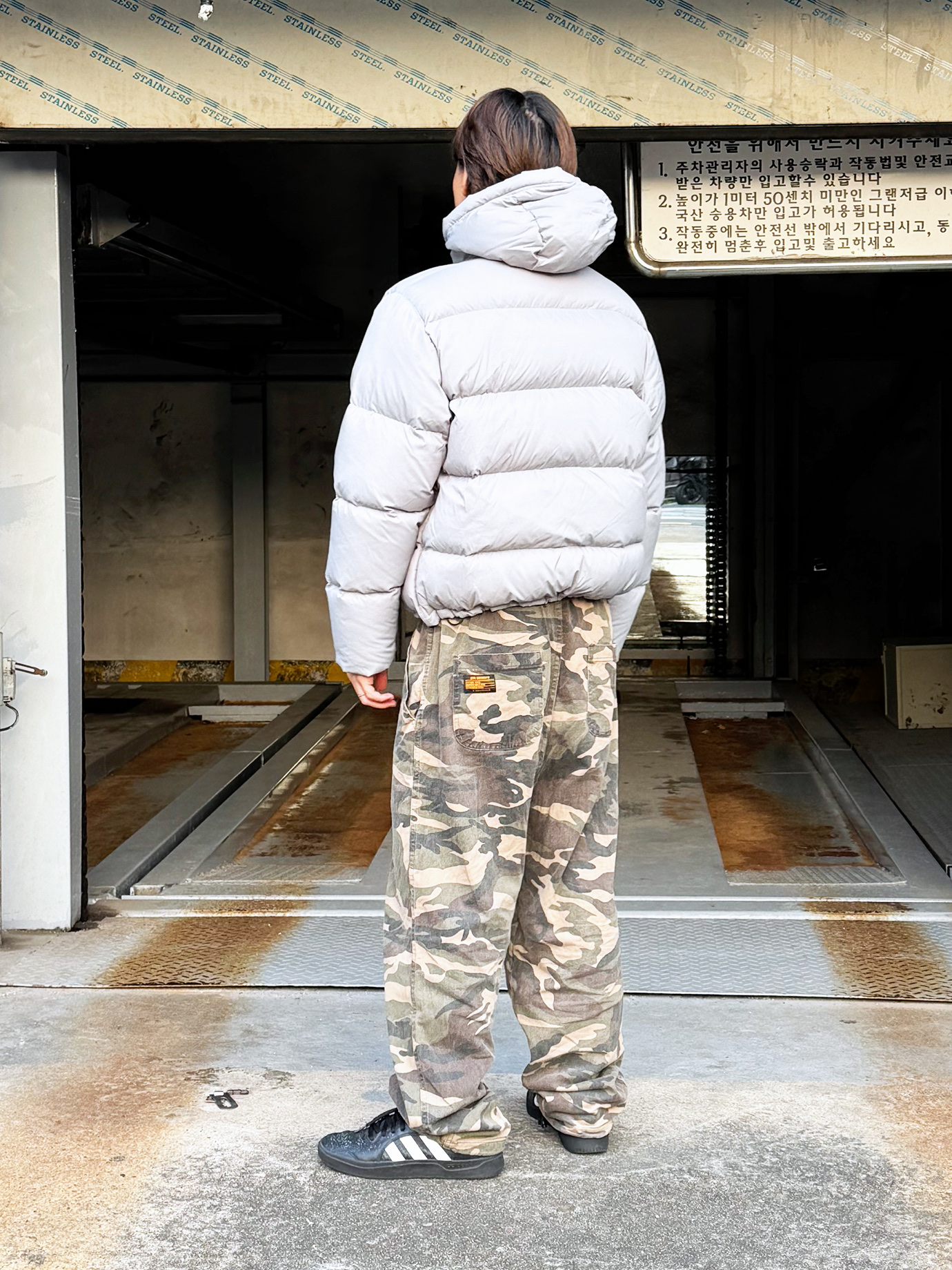 QT8 GARMENTS Duck Down Heavyweight Hoodie Jacket Greyed Skyblue 착용 스타일 - 3