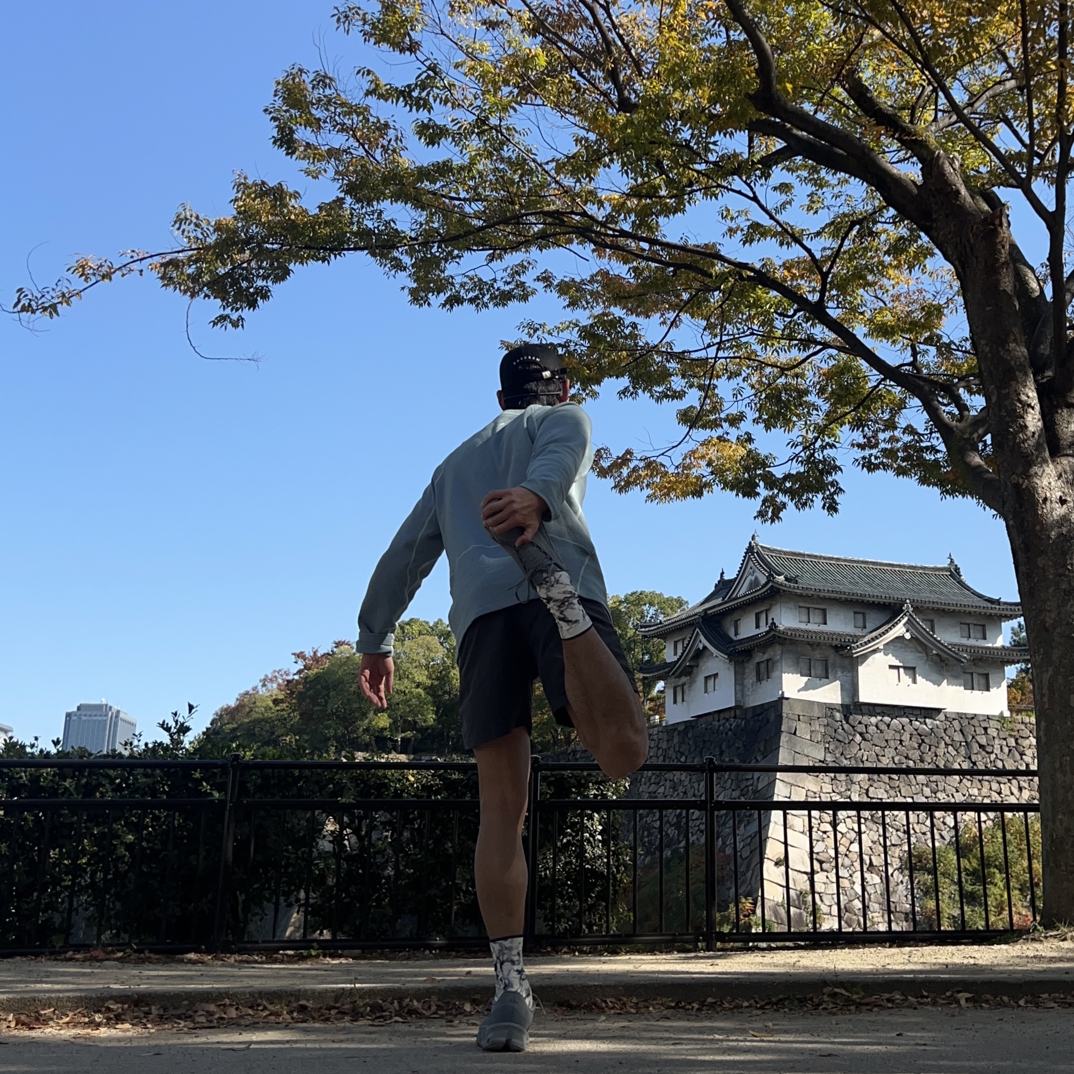 On Running x Post Archive Faction (Paf) Cloudmonster Hyper Phantom Apollo, WELTER EXPERIMENT Pontex Long Sleeves T-Shirt Blue 착용 스타일 - 1