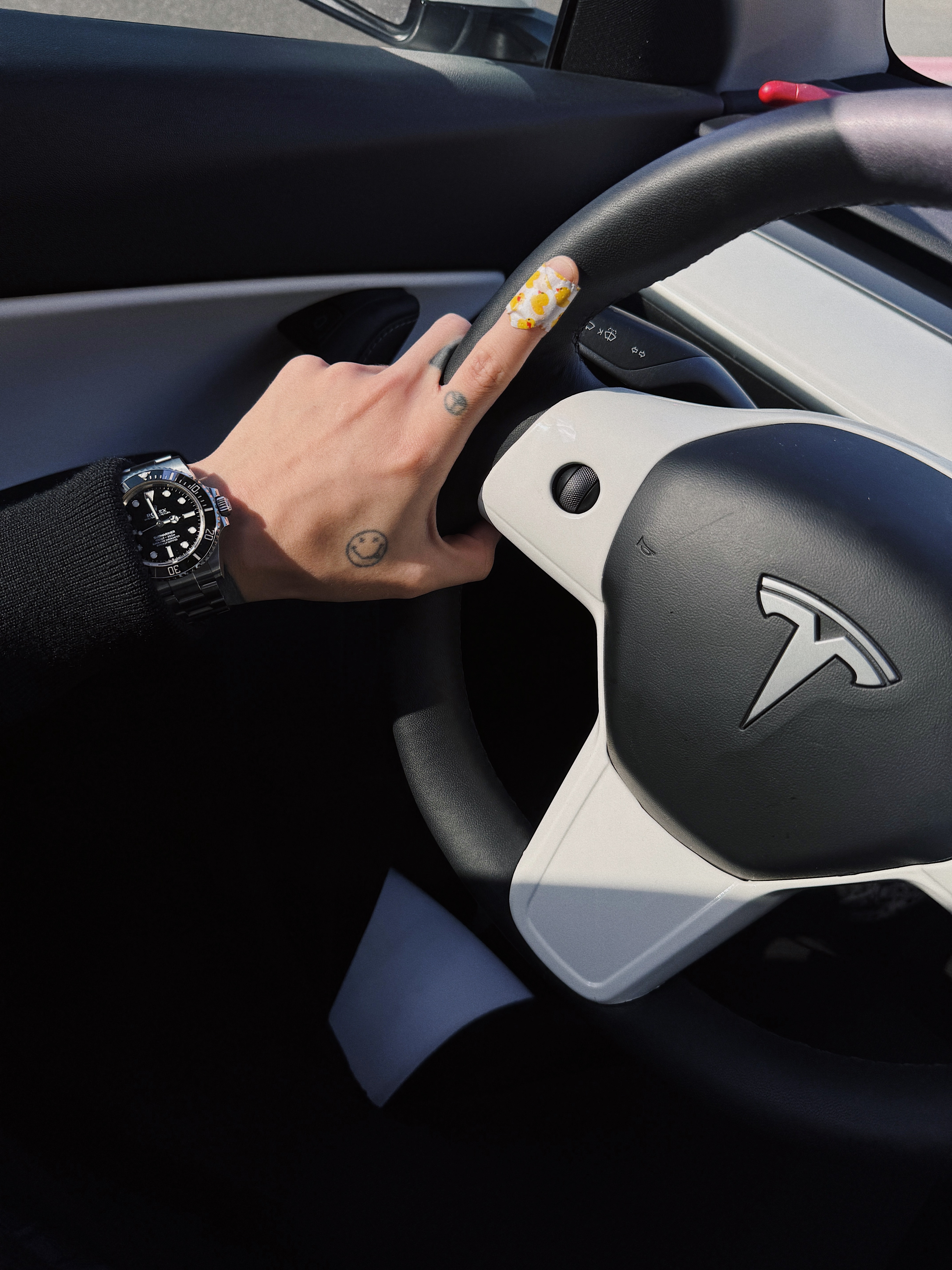 Moncler Padded Wool Cardigan Black - 24FW, Moncler Padded Zip Up Cardigan Black - 25FW 착용 스타일 - 2