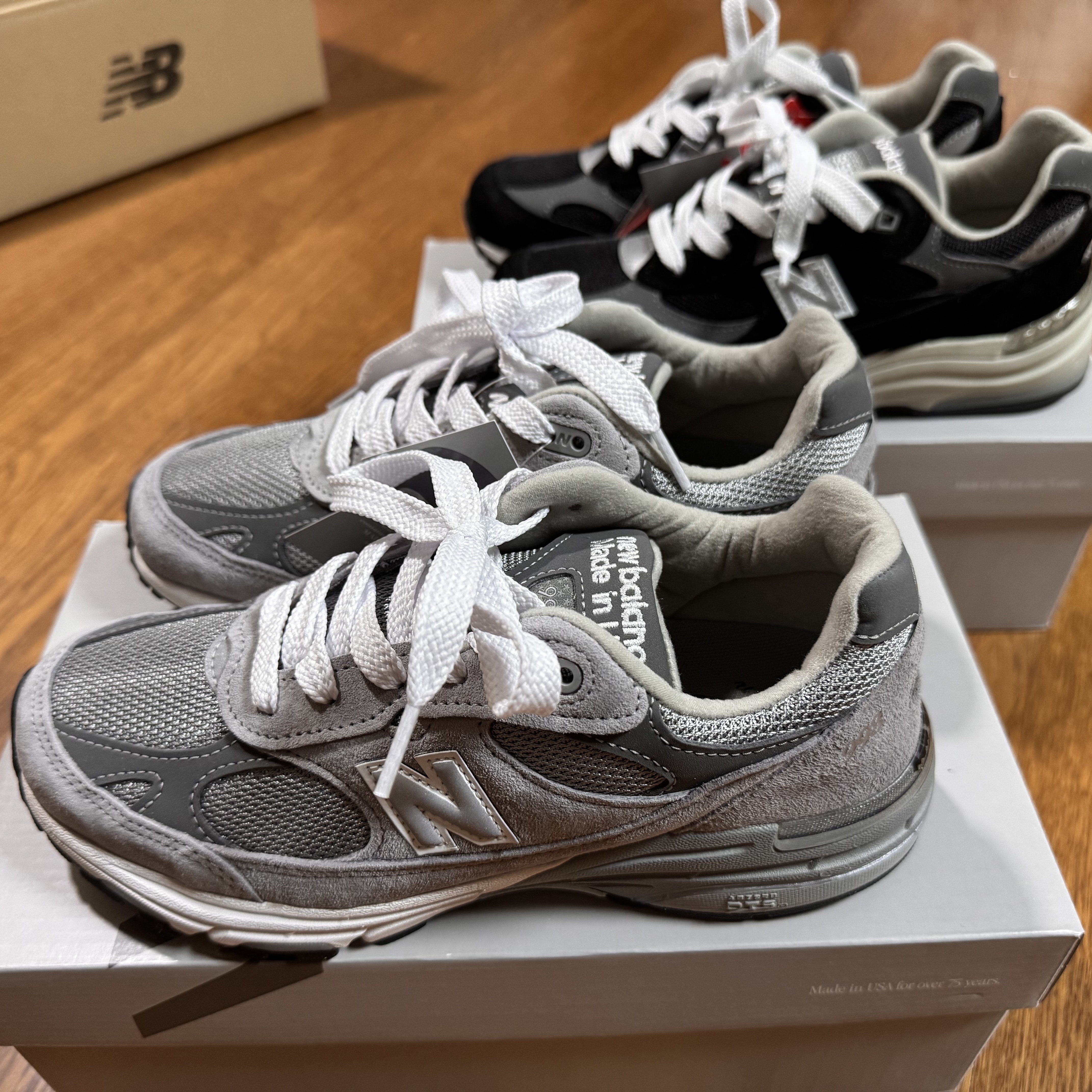 (W) New Balance 993 Made in USA Grey - B Standard, New Balance 992 Made in USA Core Black Grey 착용 스타일 - 3