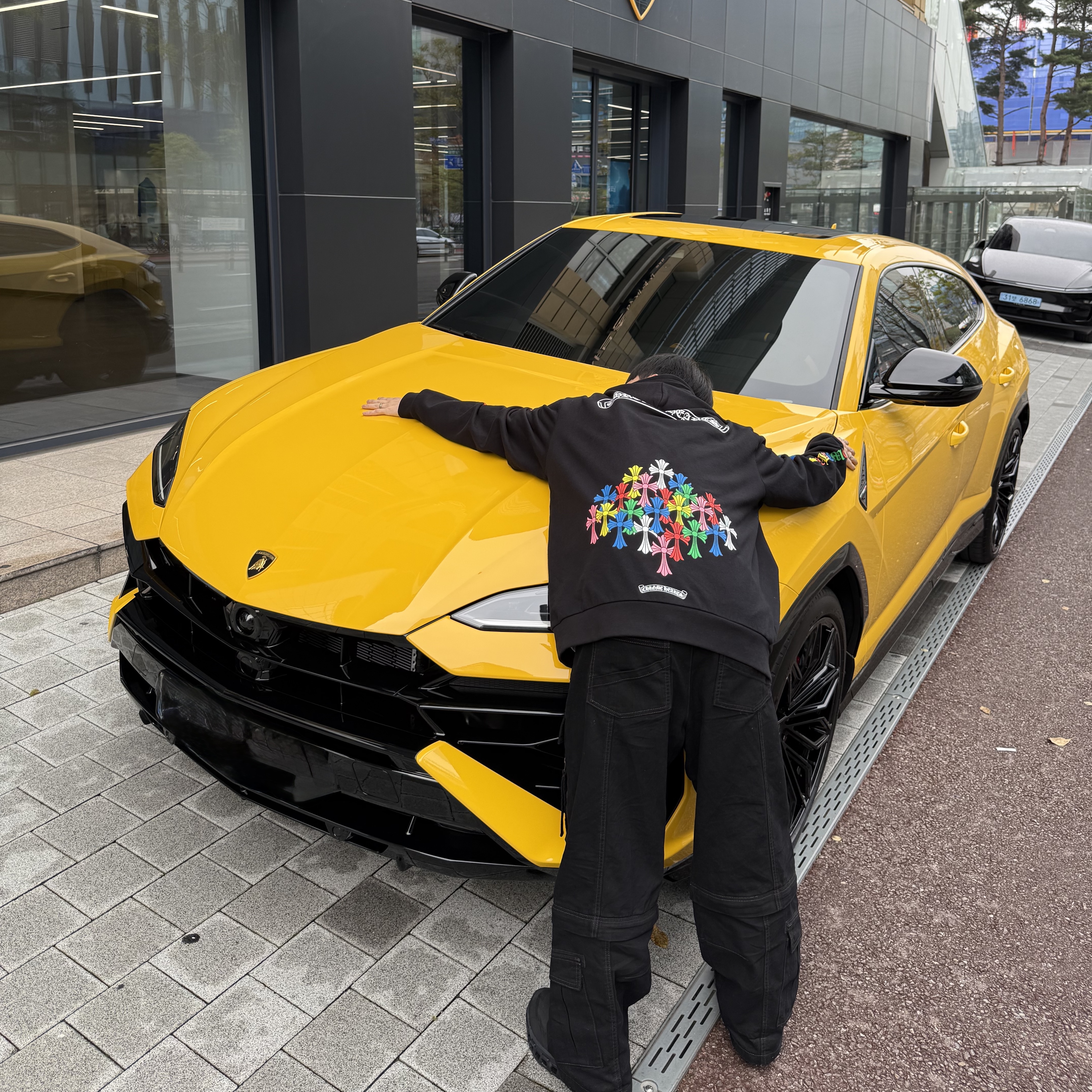 Chrome Hearts Multi Color Cross Fleece Zip-Up Hoodie Black, On Running x Post Archive Faction (Paf) Cloudmonster 2 Black Magnet 착용 스타일 - 2