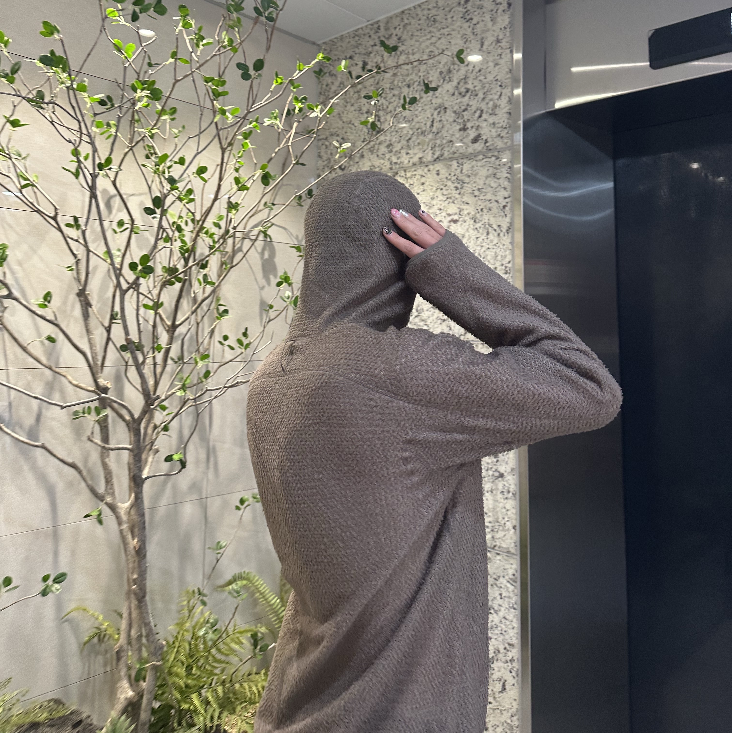 Satisfy Fuzzfleece AD Light Hoodie Falcon, Balenciaga Basketball Sneakers Silver Black 착용 스타일 - 5