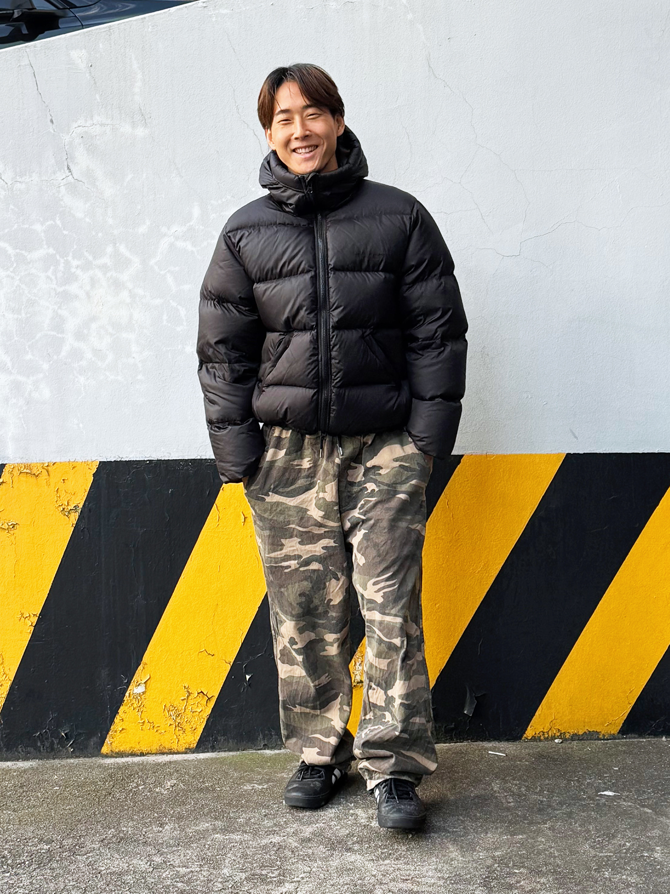 QT8 GARMENTS Duck Down Heavyweight Hoodie Jacket Black 착용 스타일 - 2