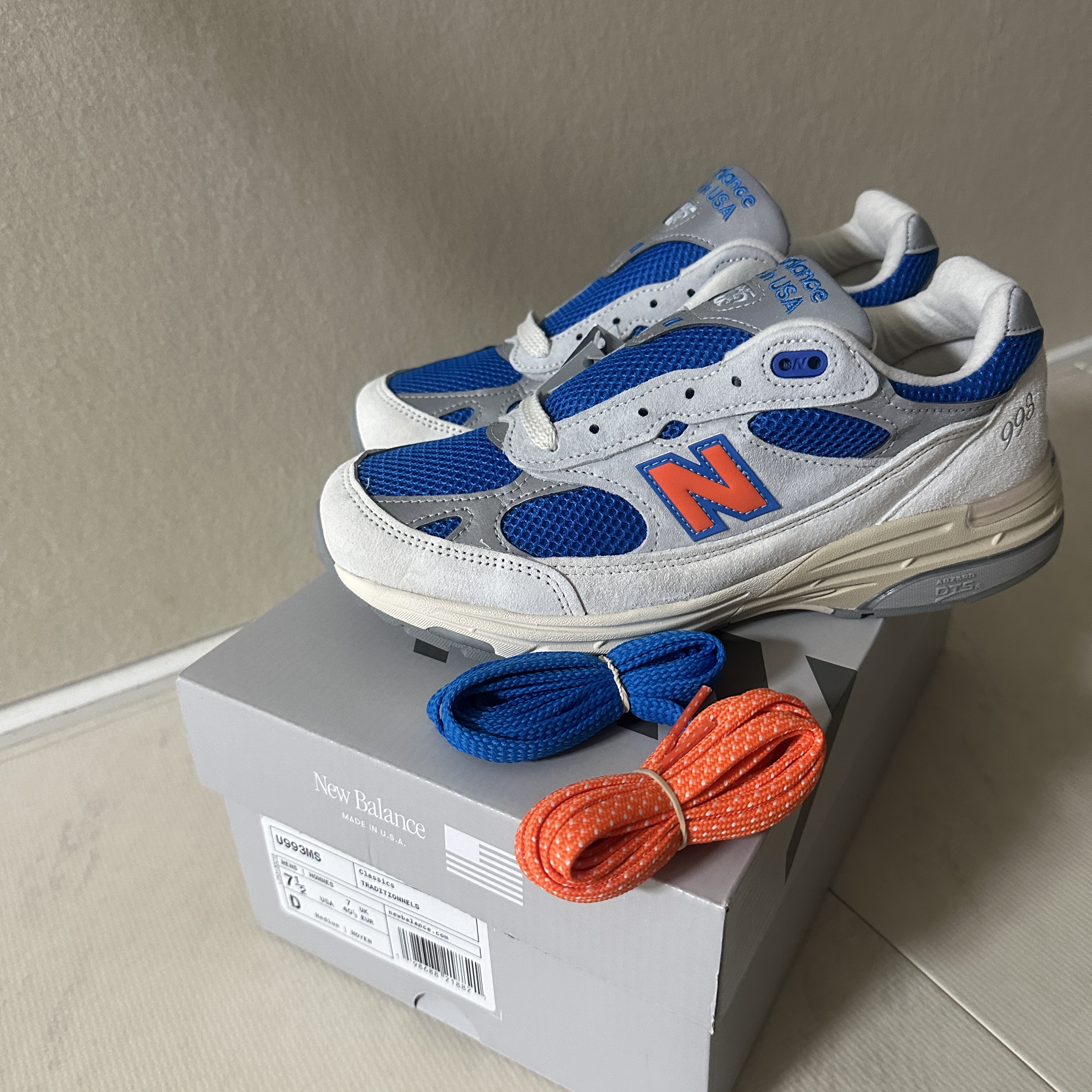 New Balance x Kith x Madison Square Garden 993 Made in USA Ancient Scroll Grey Matter 착용 스타일 - 1