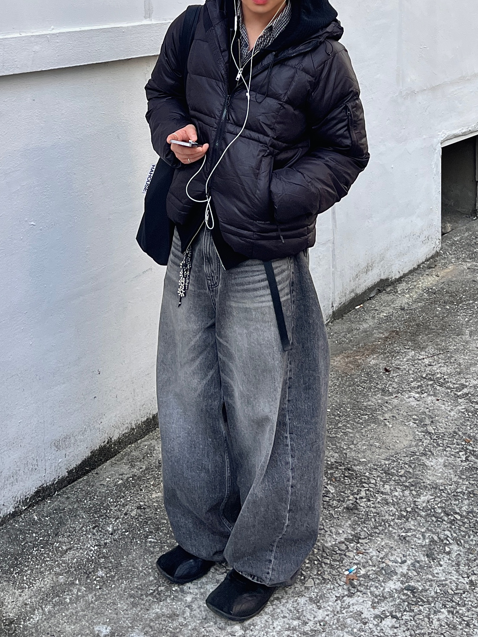 noun Wide Curved Denim Pants Black, Pemont Square Black 착용 스타일 - 2