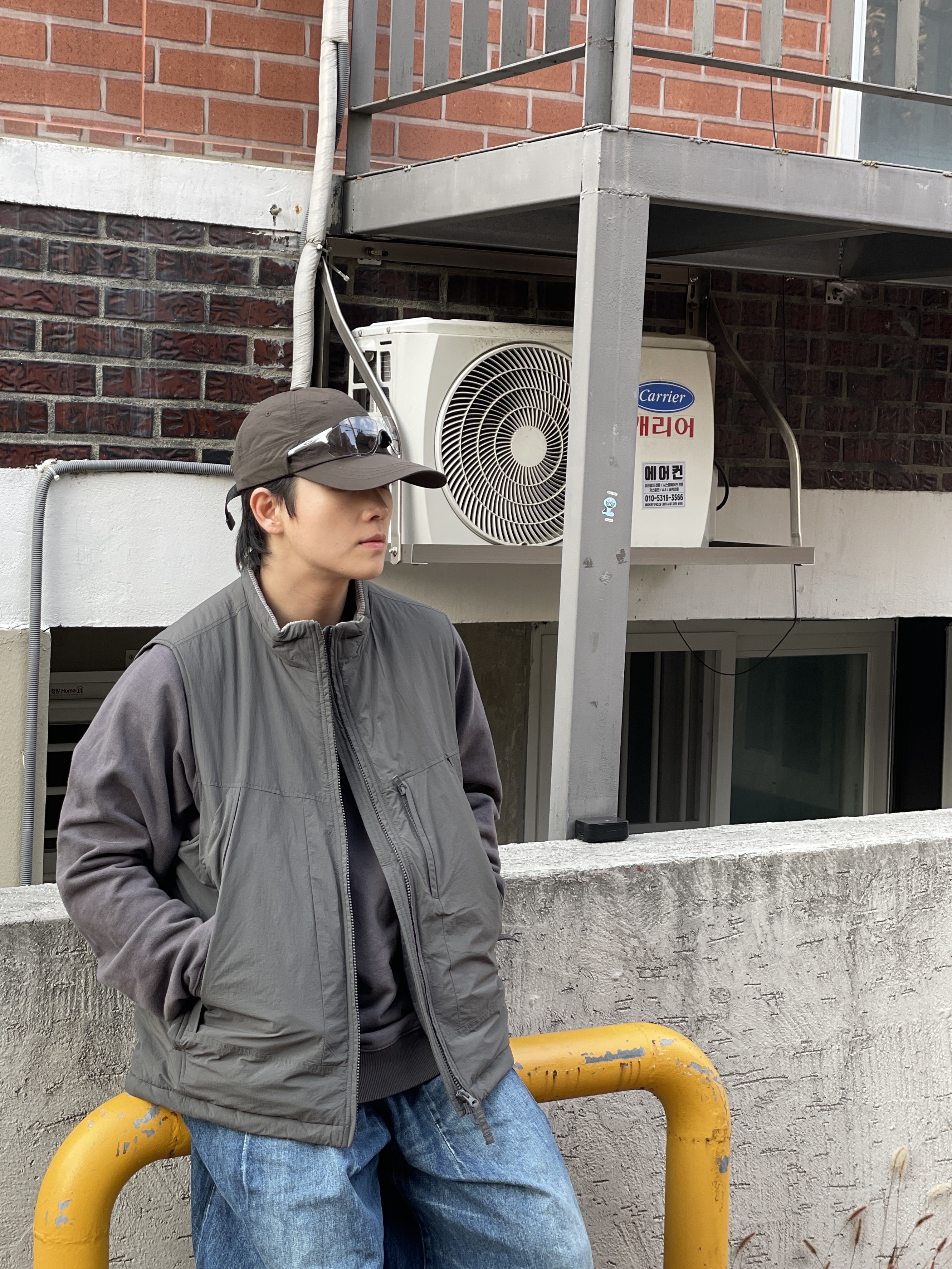 Oakley EVZero Path Matte White Frame Clear To Black Iridium Photochromic Lenses Low Bridge Fit, Needles H.D. Buggy Pants Jean 12 Oz Denim Indigo 착용 스타일 - 1