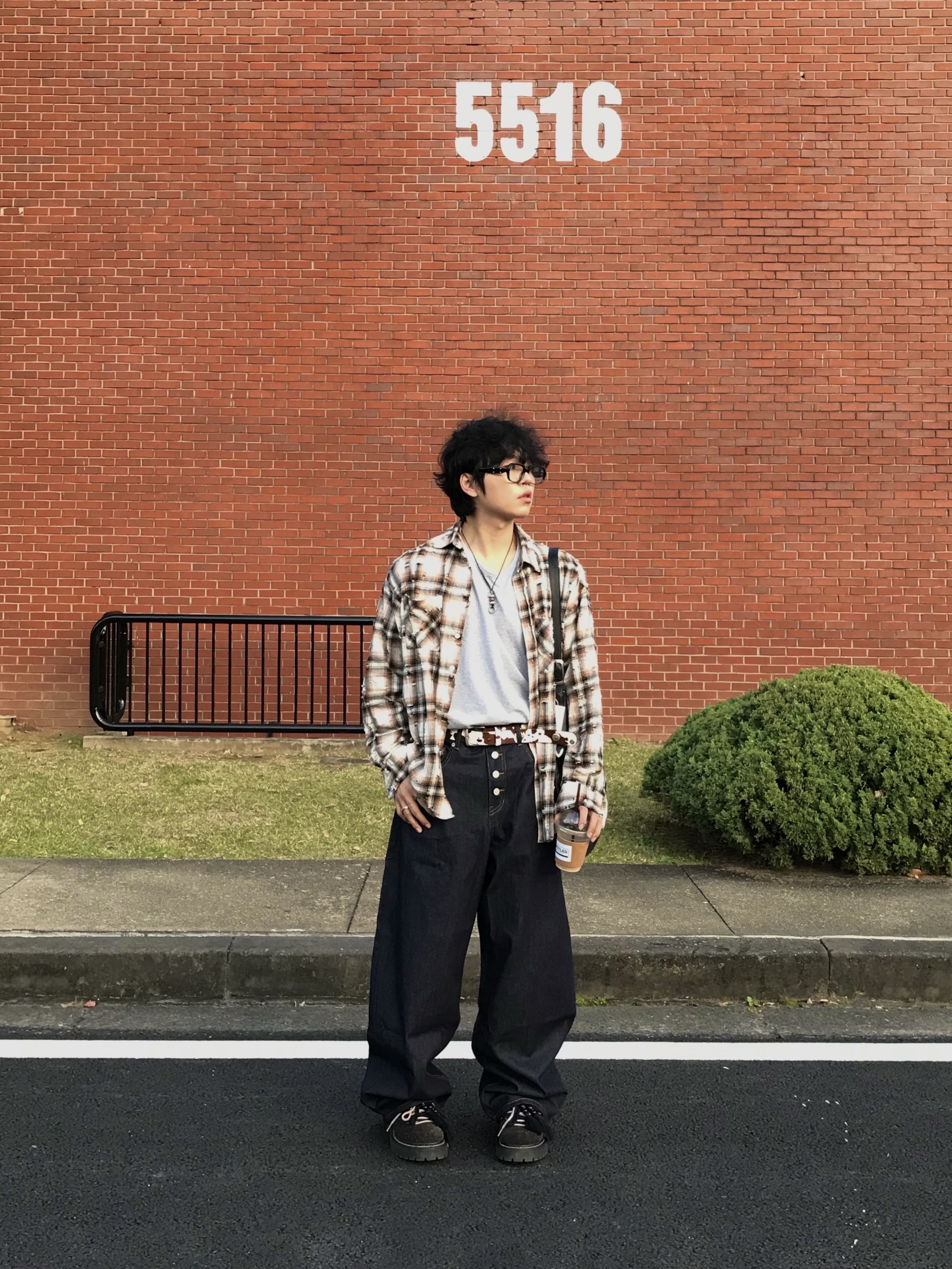 Gentle Monster x Maison Margiela MM114 Black Clear 착용 스타일 - 9