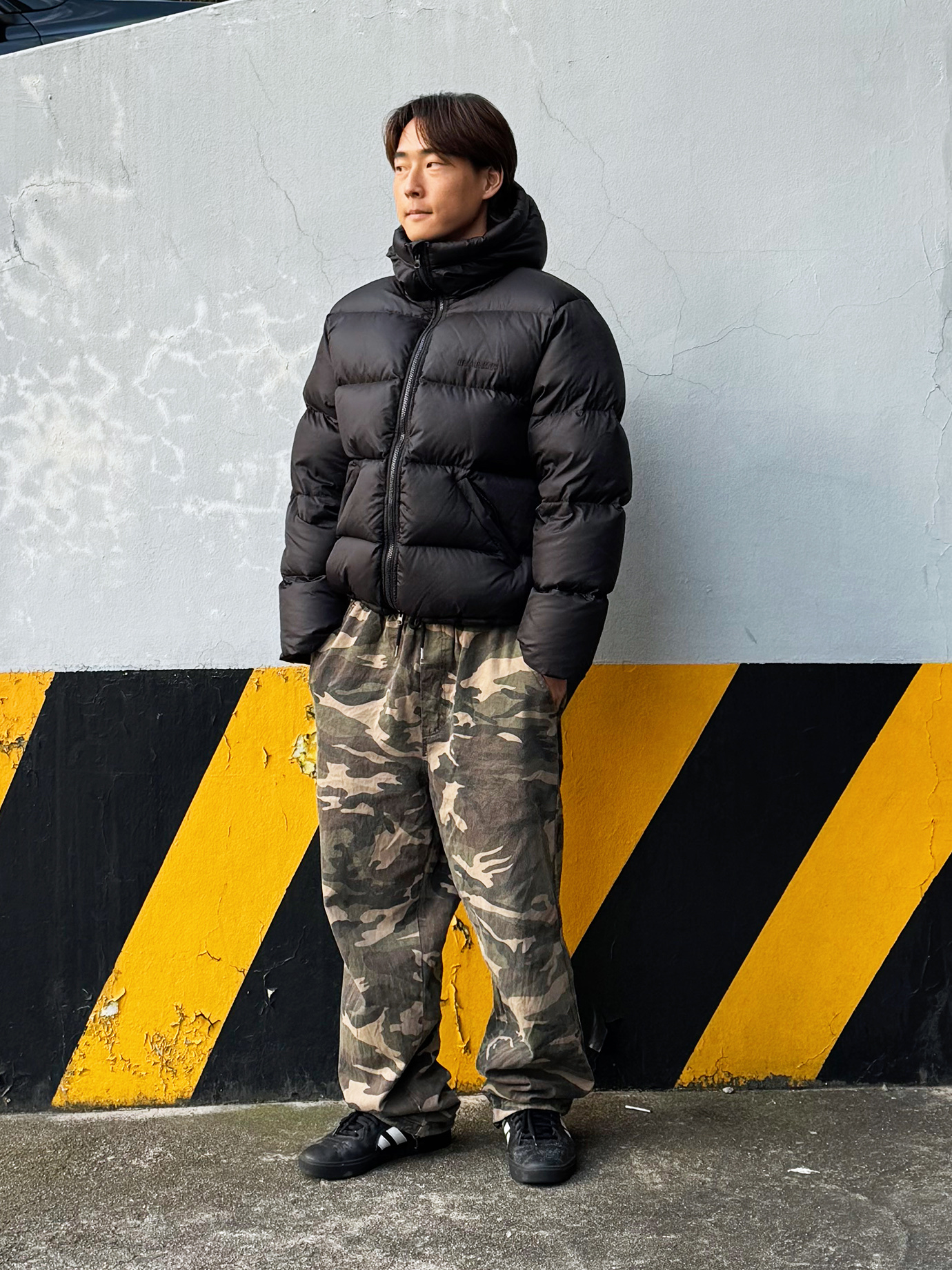 QT8 GARMENTS Duck Down Heavyweight Hoodie Jacket Black 착용 스타일 - 1