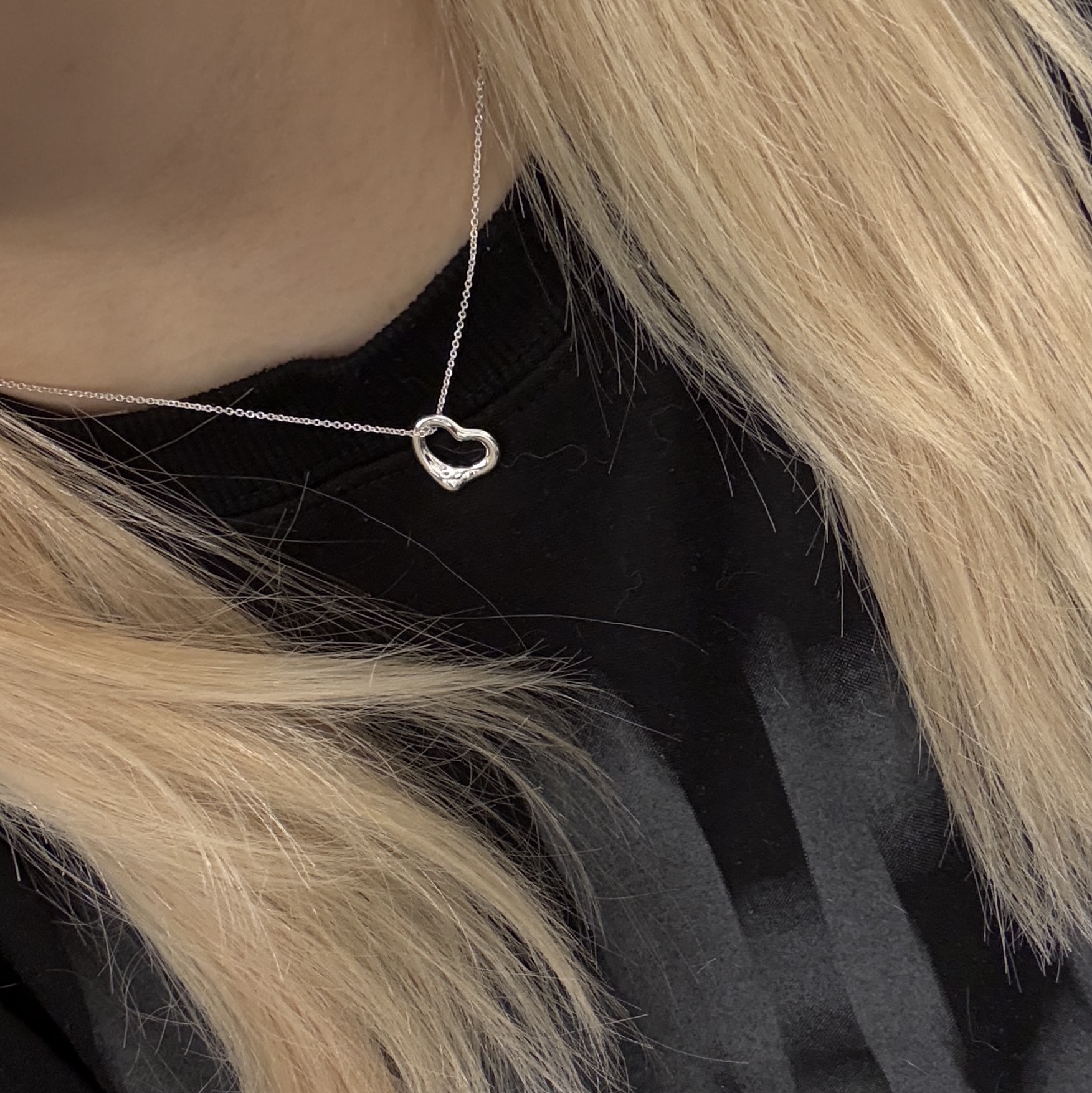 Tiffany & Co. Elsa Peretti Open Heart Pendant 16mm Silver 착용 스타일