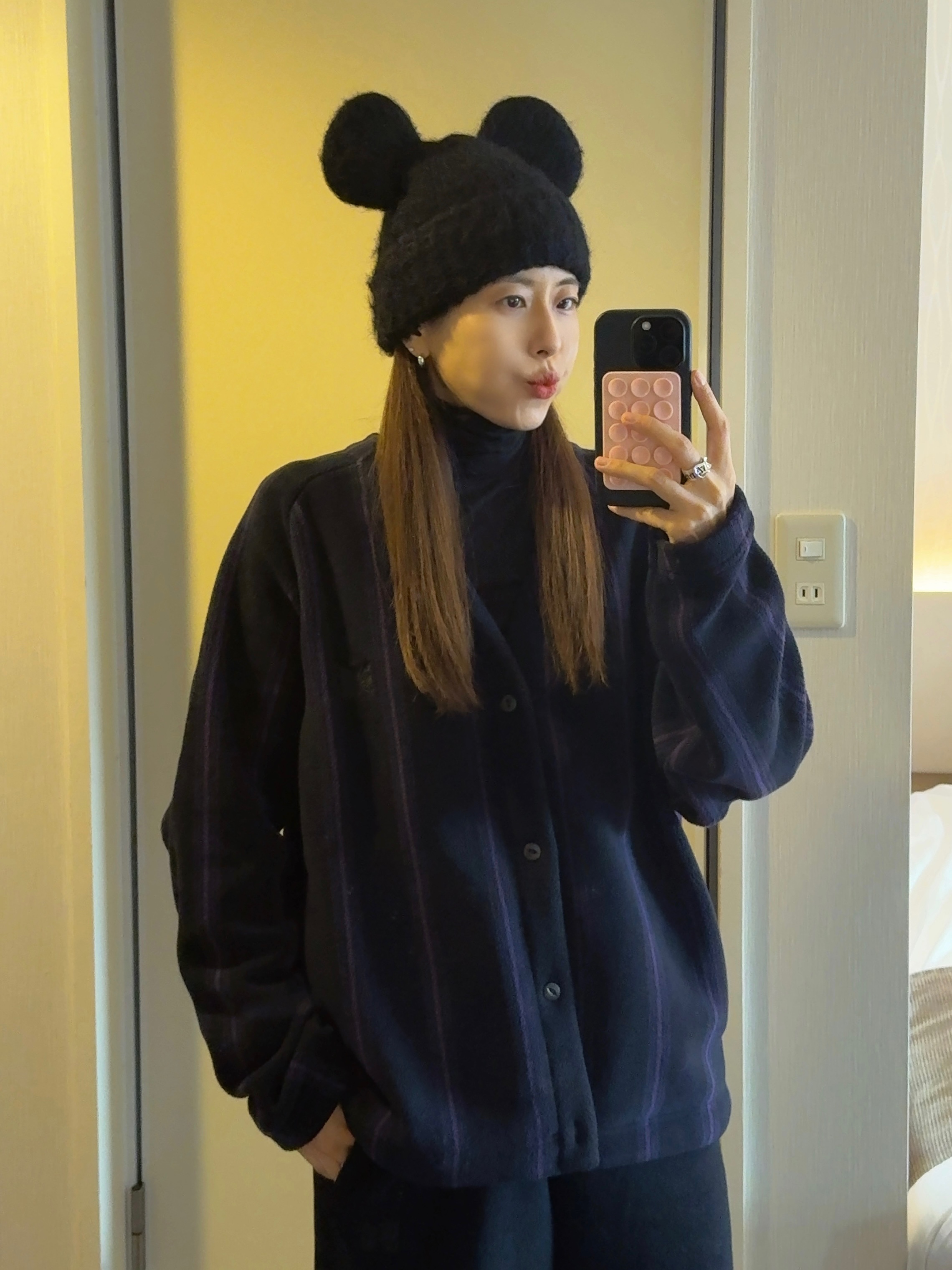 Uniqlo x Needles Fleece Oversized Cardigan Black - KR, Uniqlo x Needles Fleece Wide Pants Black - KR 착용 스타일 - 1