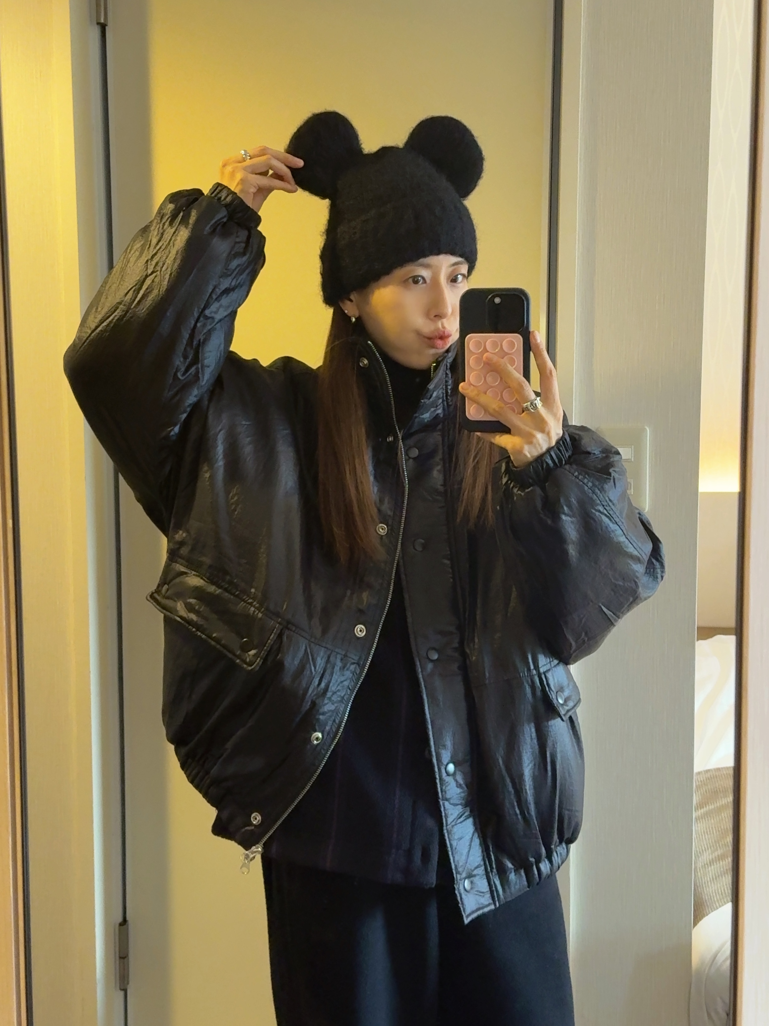 Uniqlo x Needles Fleece Oversized Cardigan Black - KR, Uniqlo x Needles Fleece Wide Pants Black - KR 착용 스타일 - 2