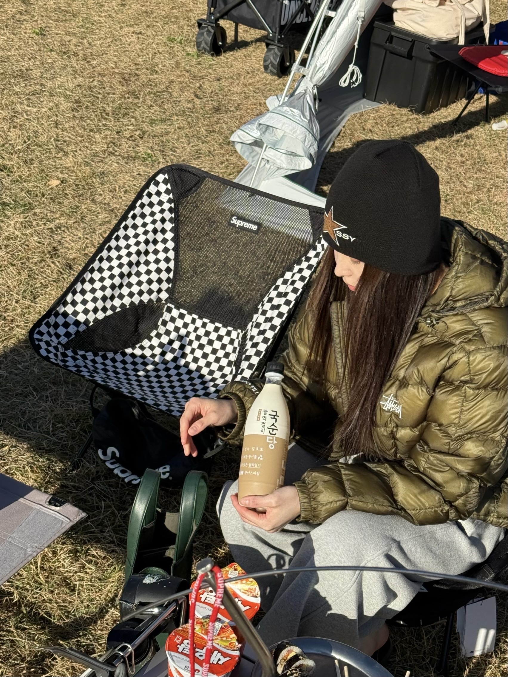Stussy Midweight Hooded Puffer Olive, Stussy Skullcap Star Patch Black 착용 스타일 - 3