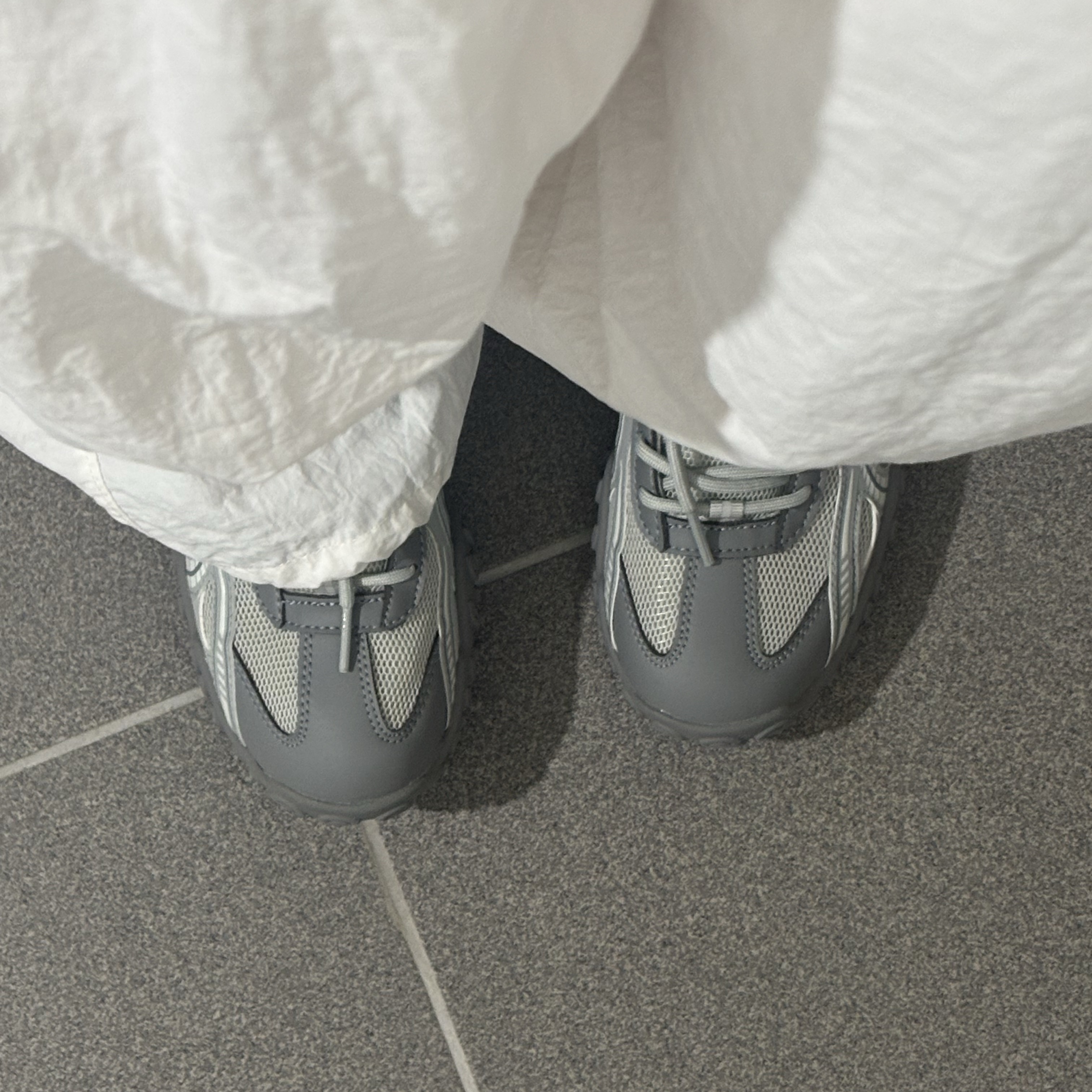 Fila Echappe MS Triple Grey 착용 스타일 - 2