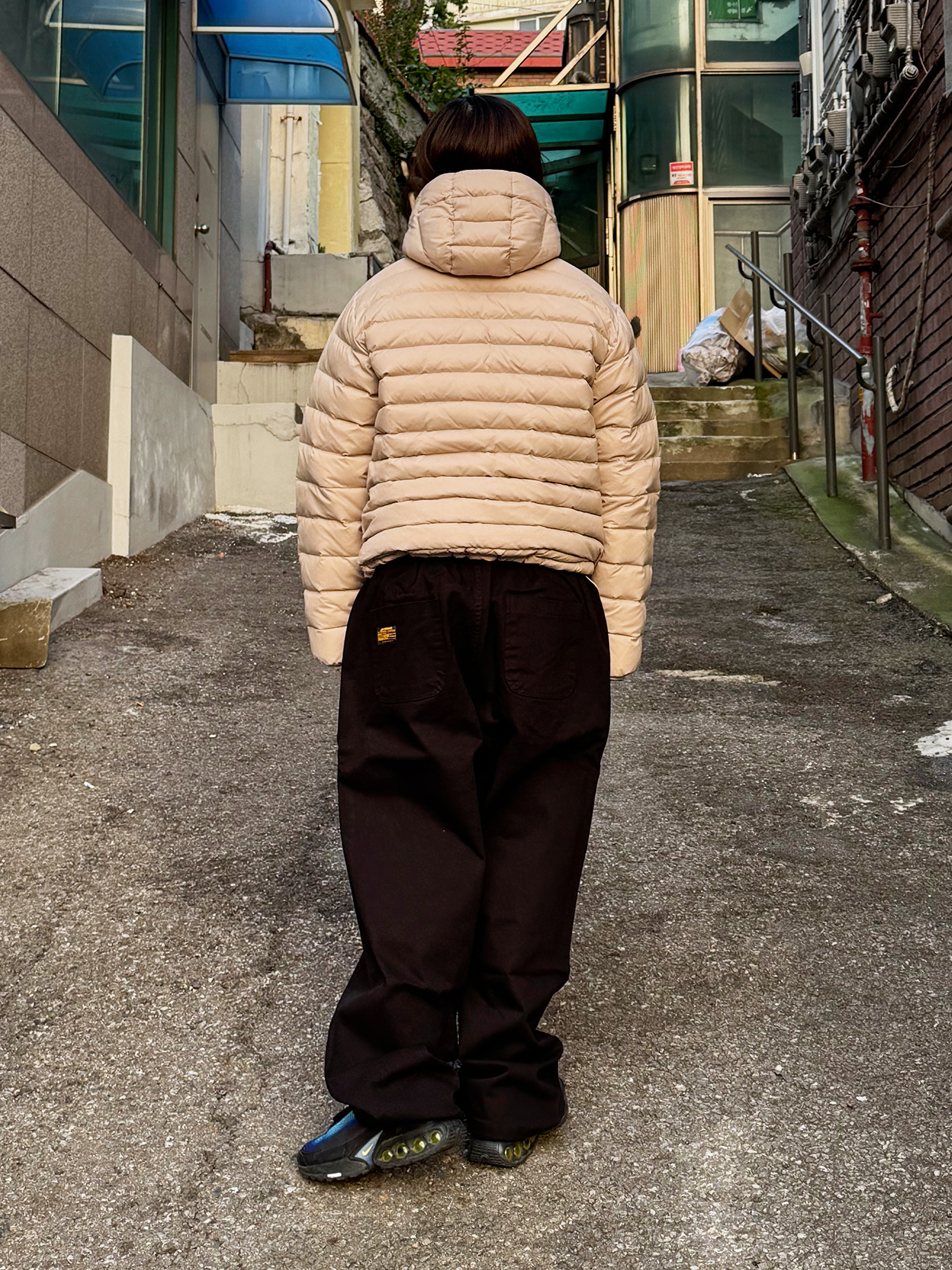QT8 GARMENTS Duck Down Lightweight Jacket Light Beige 착용 스타일 - 4