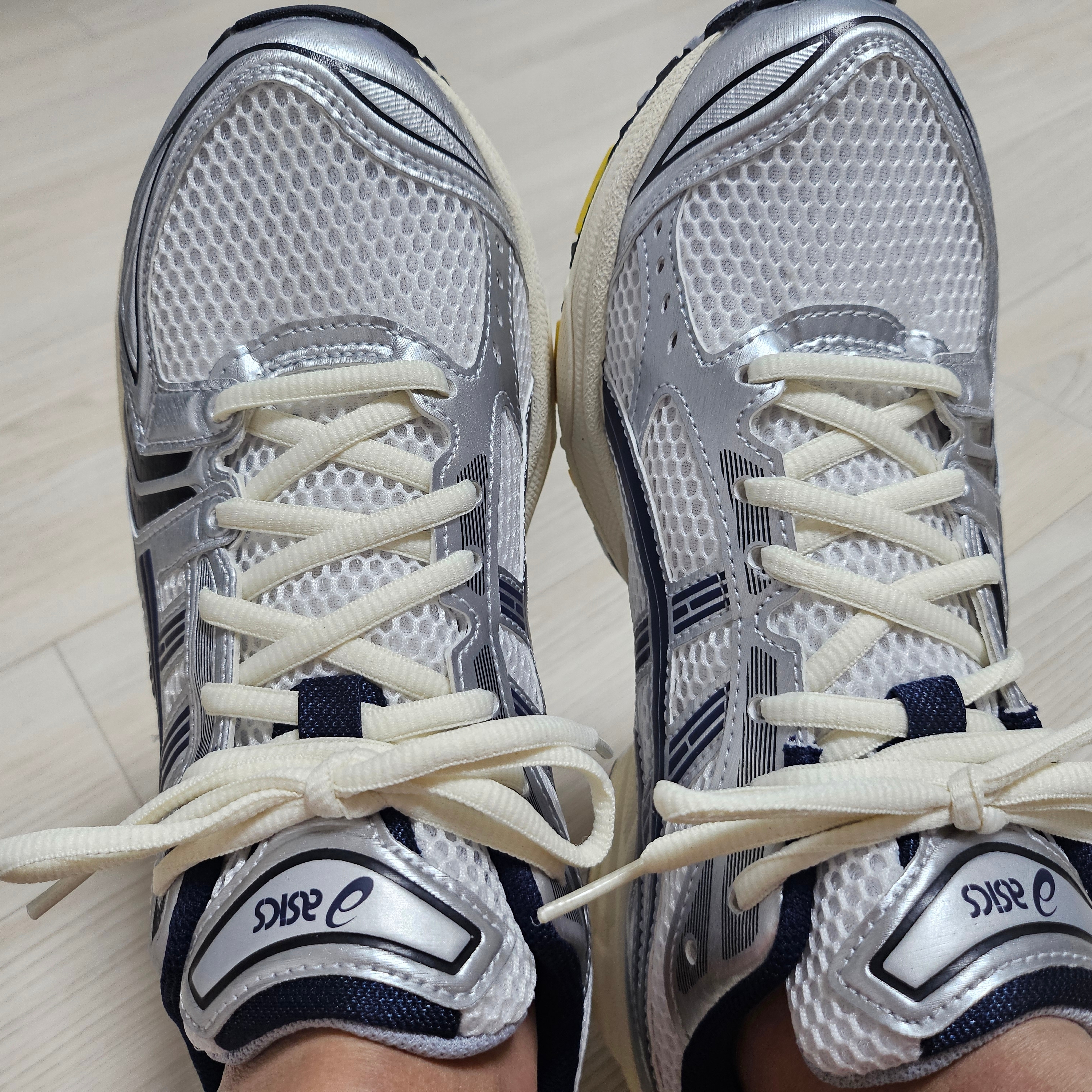 Asics x JJJJound Gel-Kayano 14 White Midnight 착용 스타일