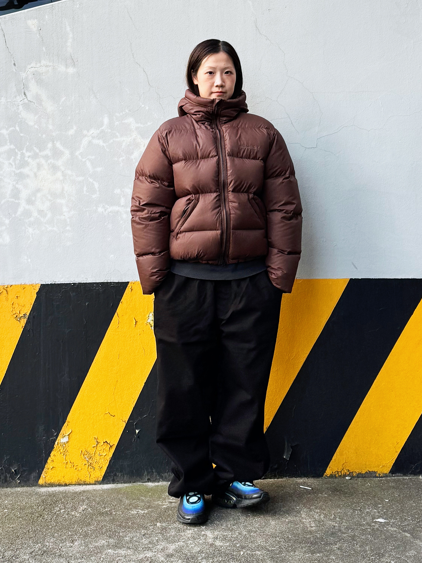 QT8 GARMENTS Duck Down Heavyweight Hoodie Jacket Brown 착용 스타일 - 2