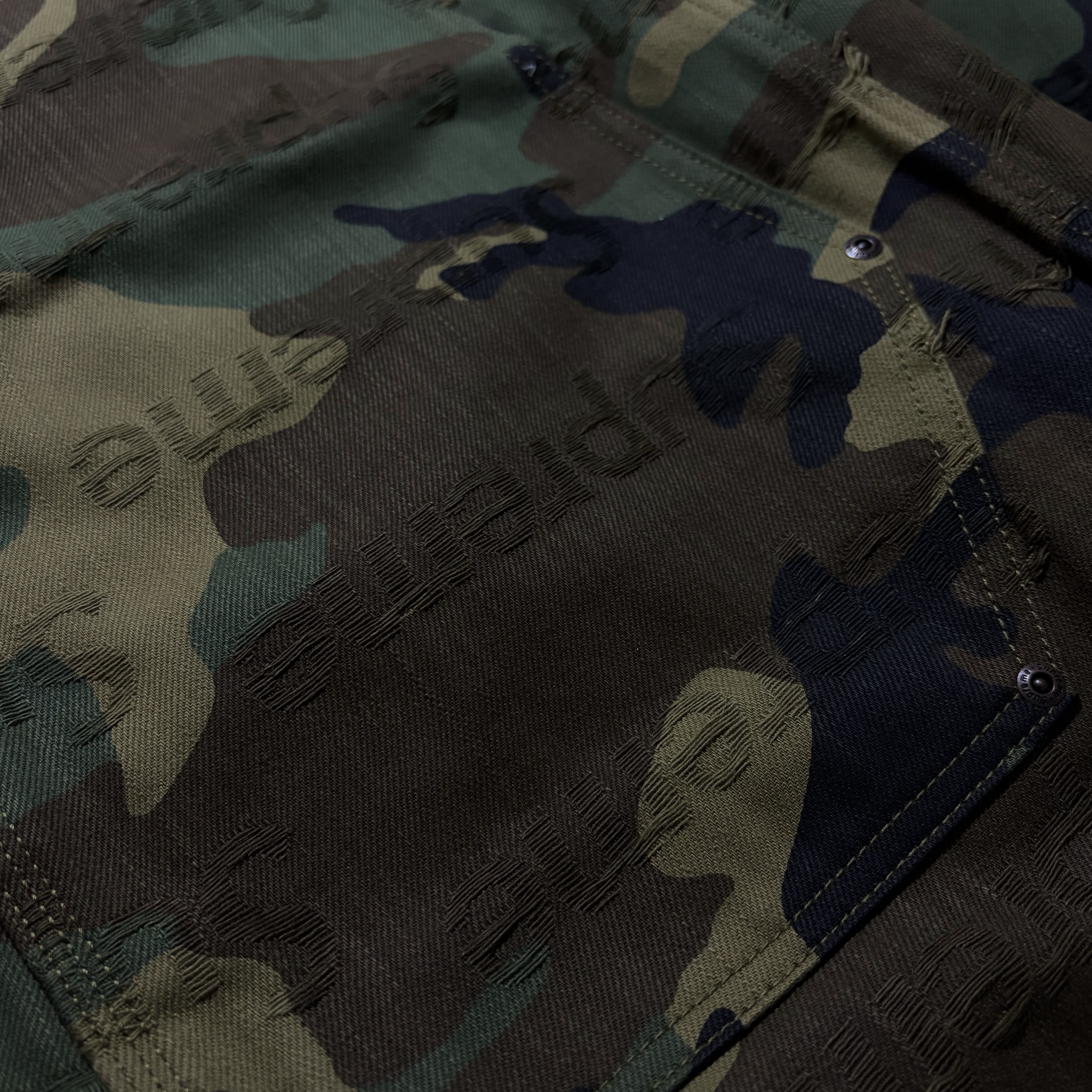Supreme Jacquard Logos Double Knee Denim Painter Jean Woodland Camo - 25FW 착용 스타일 - 1