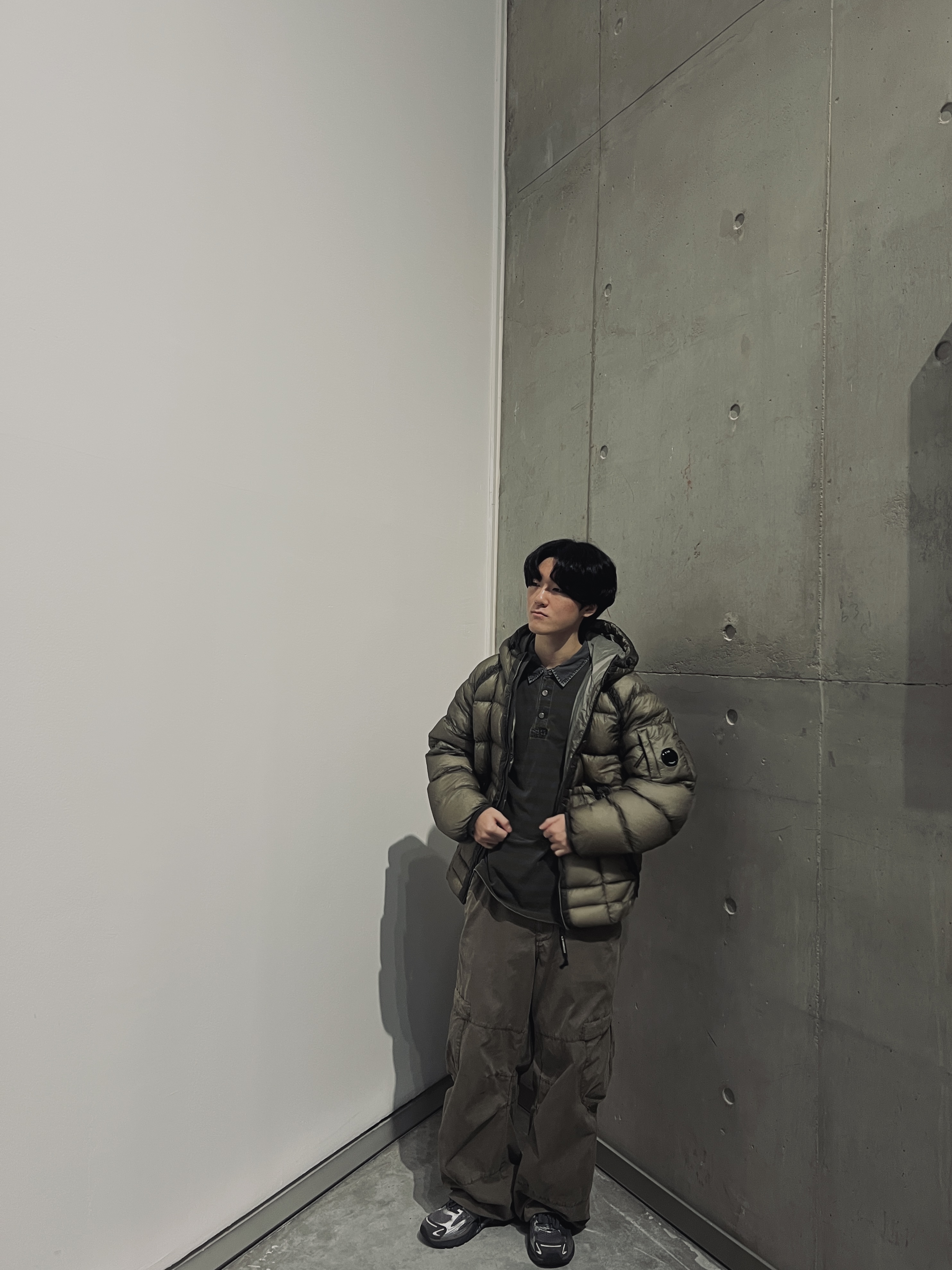 C.P. Company D.D. Shell Hooded Down Jacket Fungi Grey - 25FW, Hatchingroom VTG Stripe Polo T-Shirt Dyed Yellow 착용 스타일 - 2