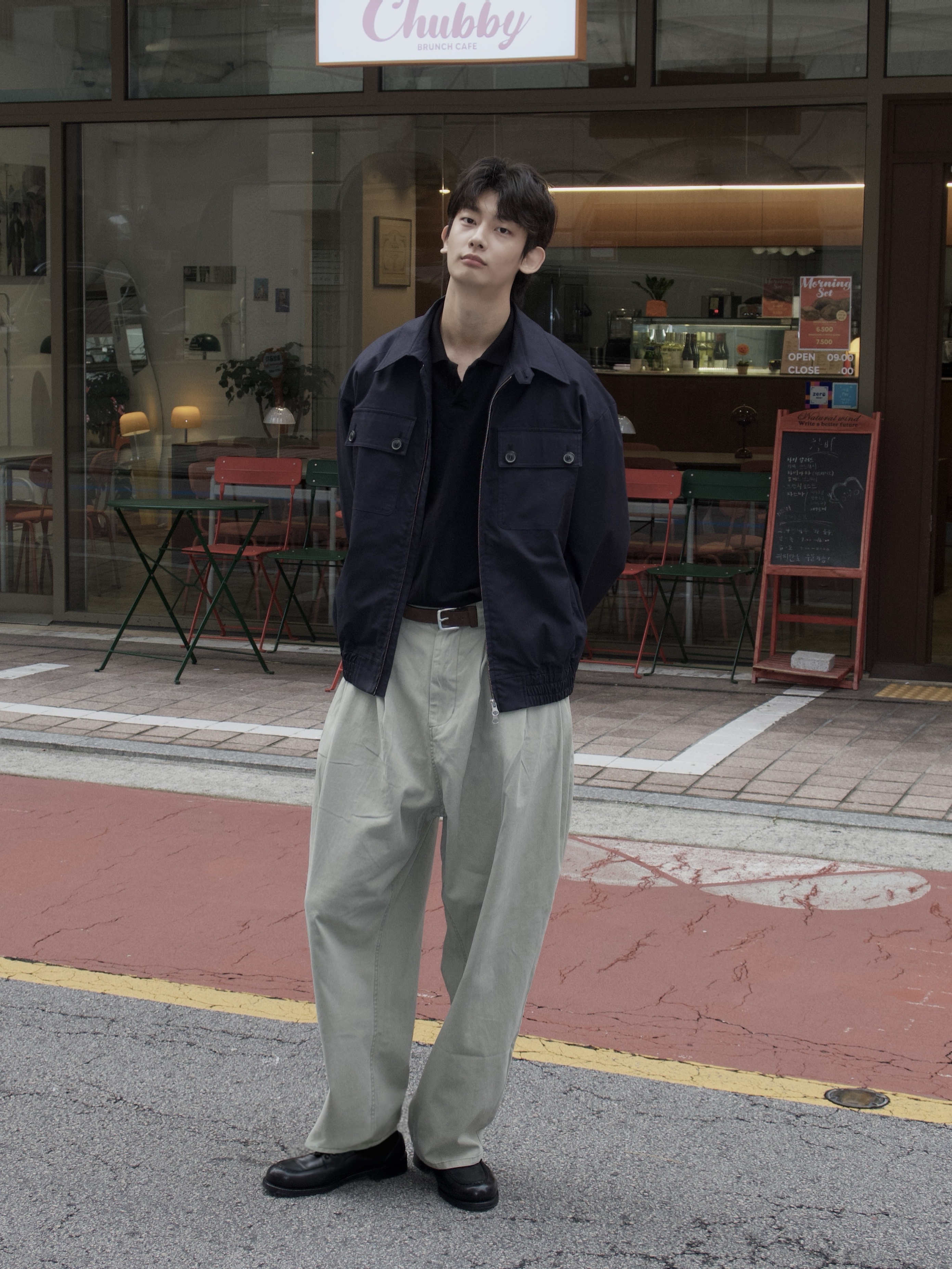 noun Wide Tapered Chino Pants Light Gray 착용 스타일 - 1