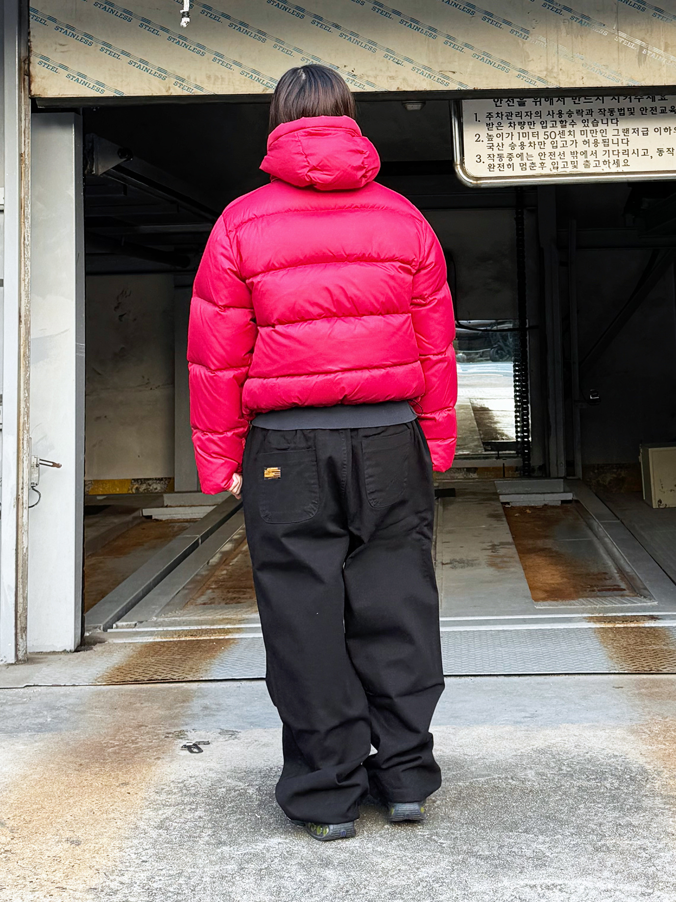 QT8 GARMENTS Duck Down Heavyweight Hoodie Jacket Red 착용 스타일 - 4