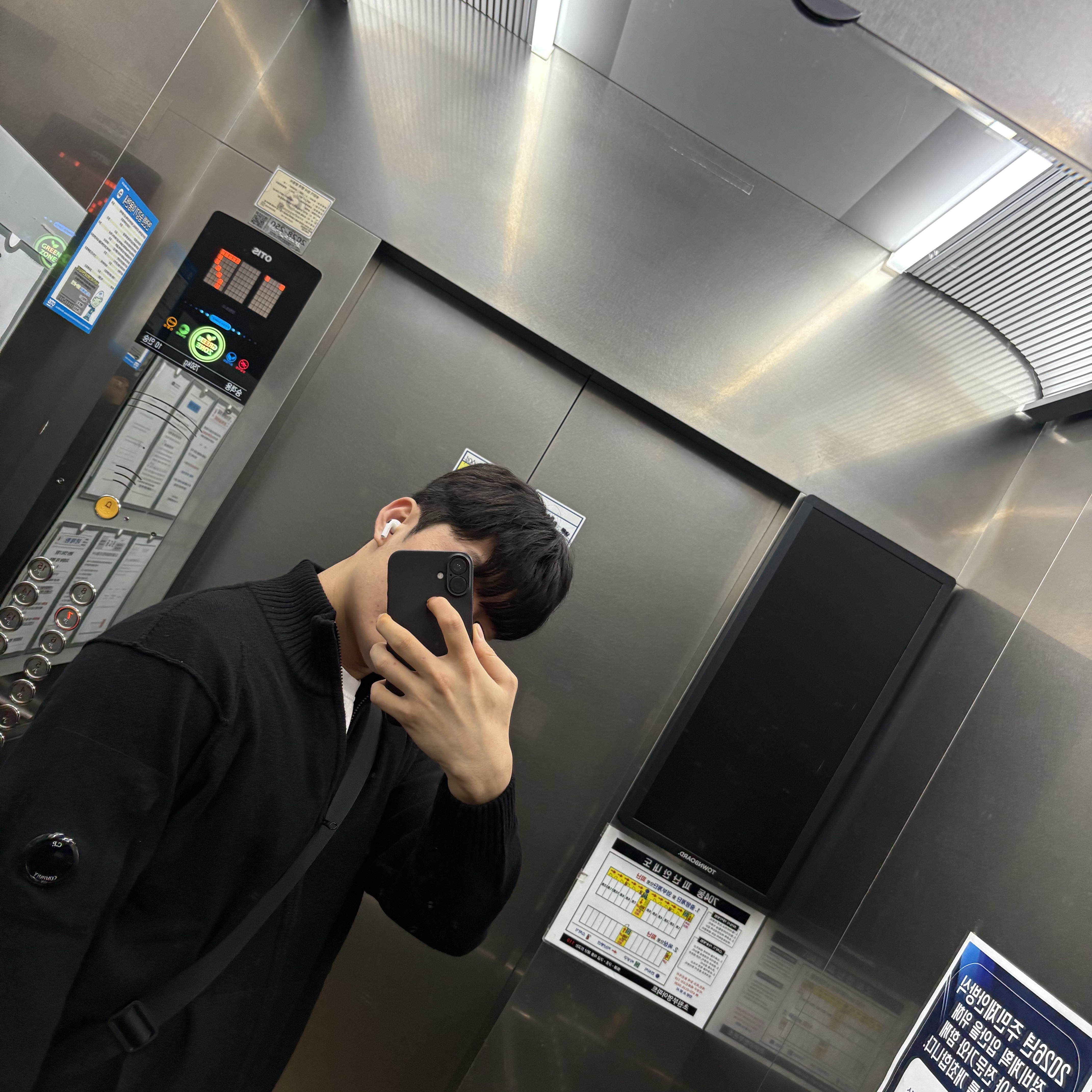 C.P. Company Zip Up Cardigan Black - 25FW 착용 스타일