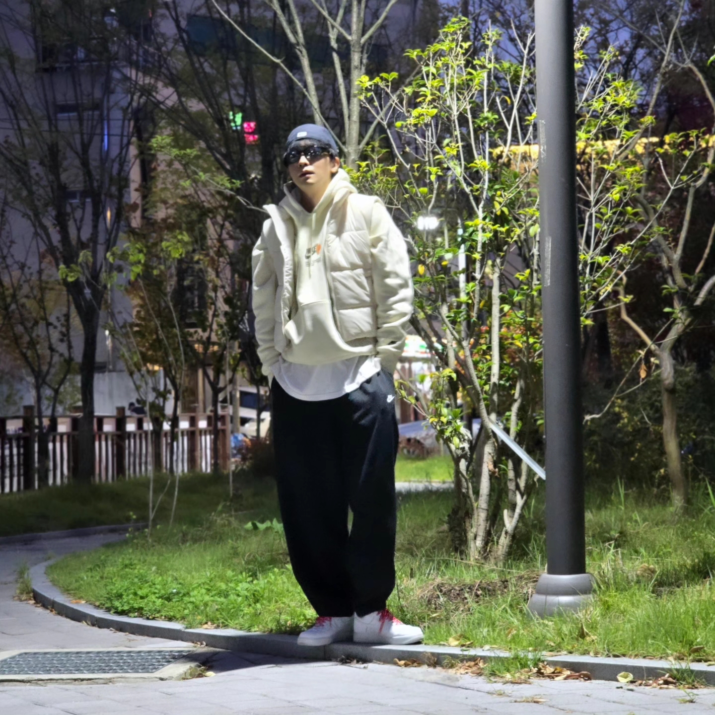 New Era 59Fifty MLB Authentic New York Yankees Game Navy, (W) Nike NSW Classic Padded Therma-Fit Loose Vest Light Orewood Brown White - Asia 착용 스타일 - 1