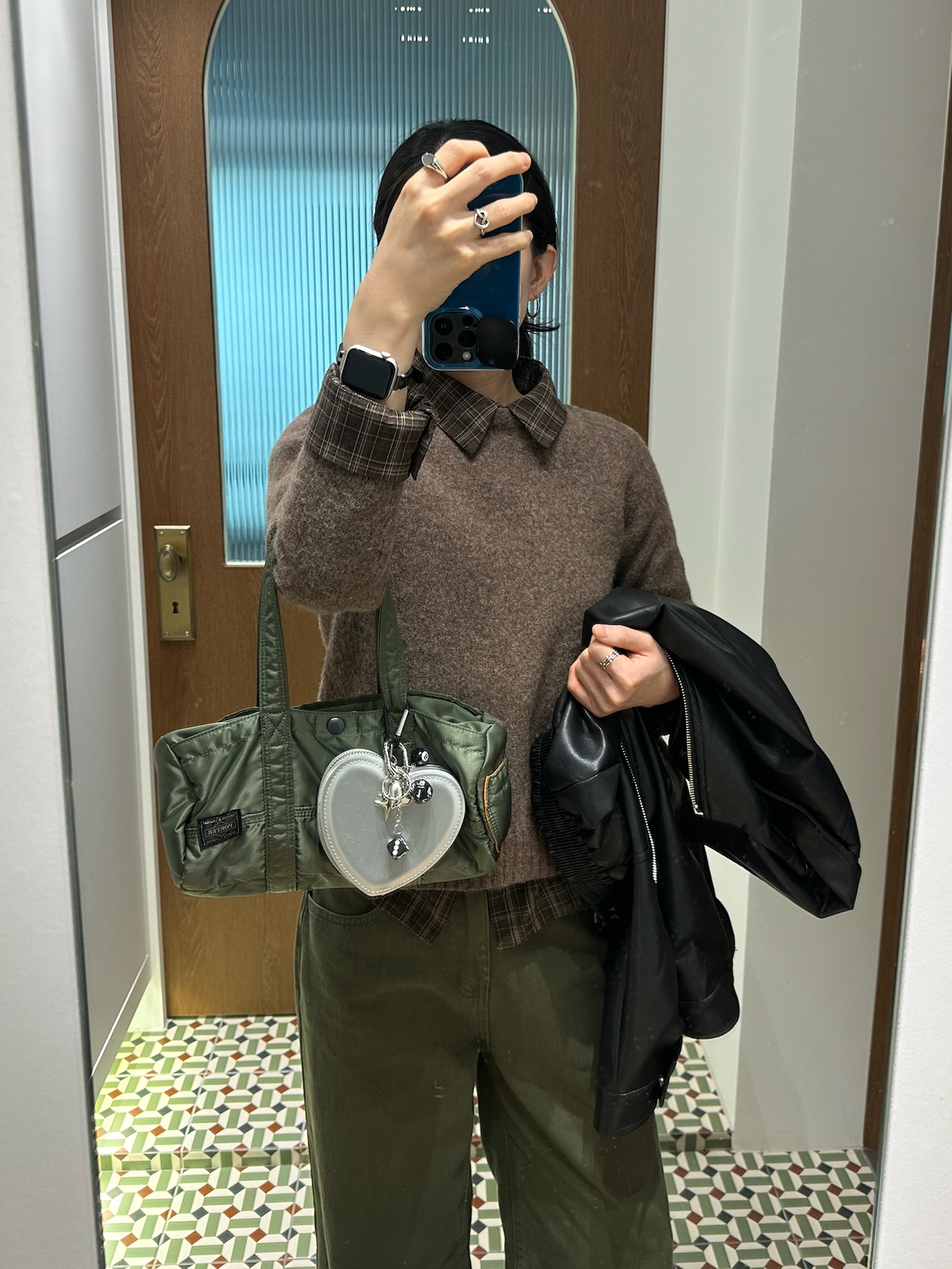 Porter Tanker Duffle Bag S Sage Green, Adidas Gazelle Indoor Core Black 착용 스타일 - 3