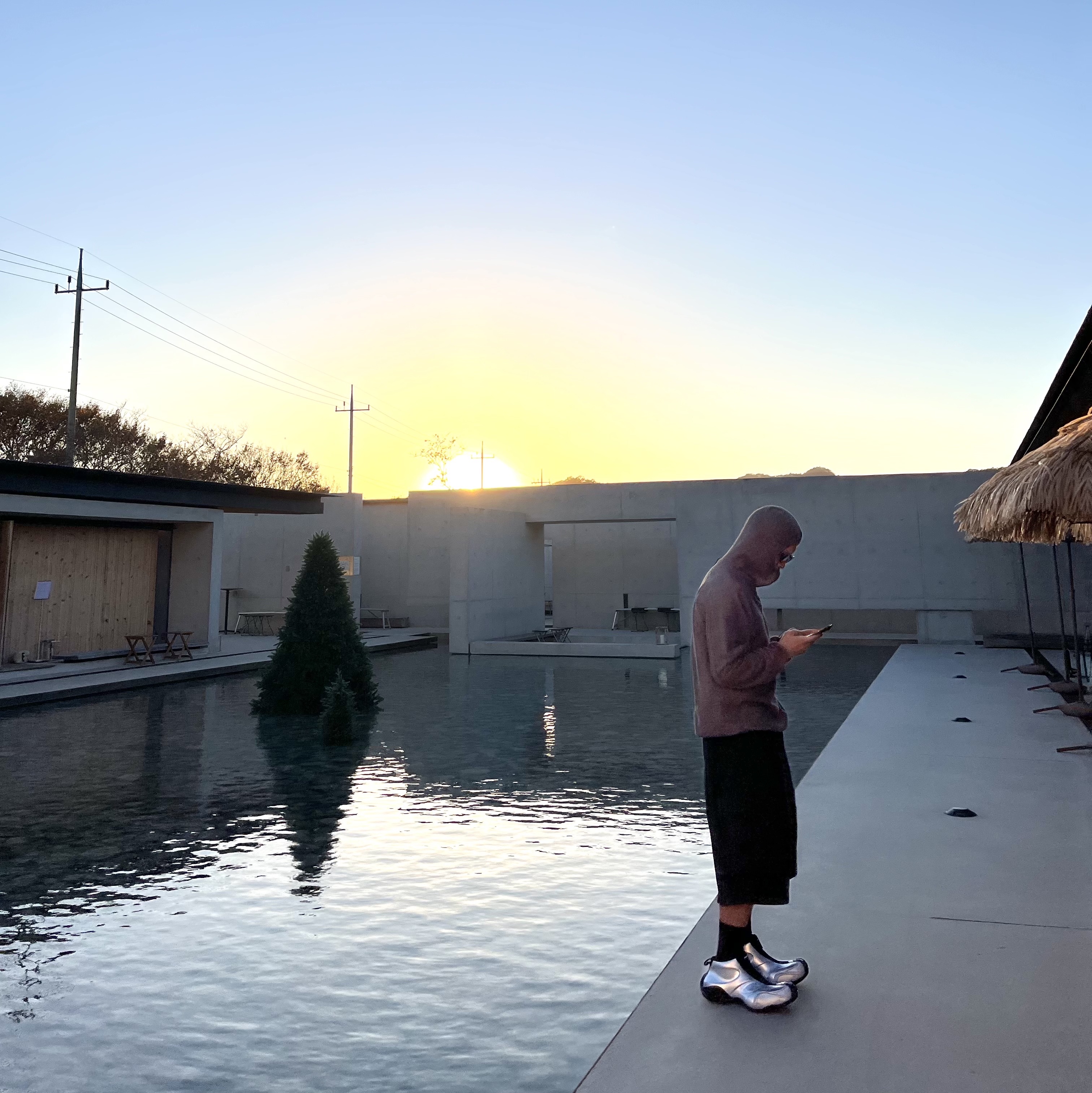 Satisfy Fuzzfleece AD Light Hoodie Falcon, Balenciaga Basketball Sneakers Silver Black 착용 스타일 - 1