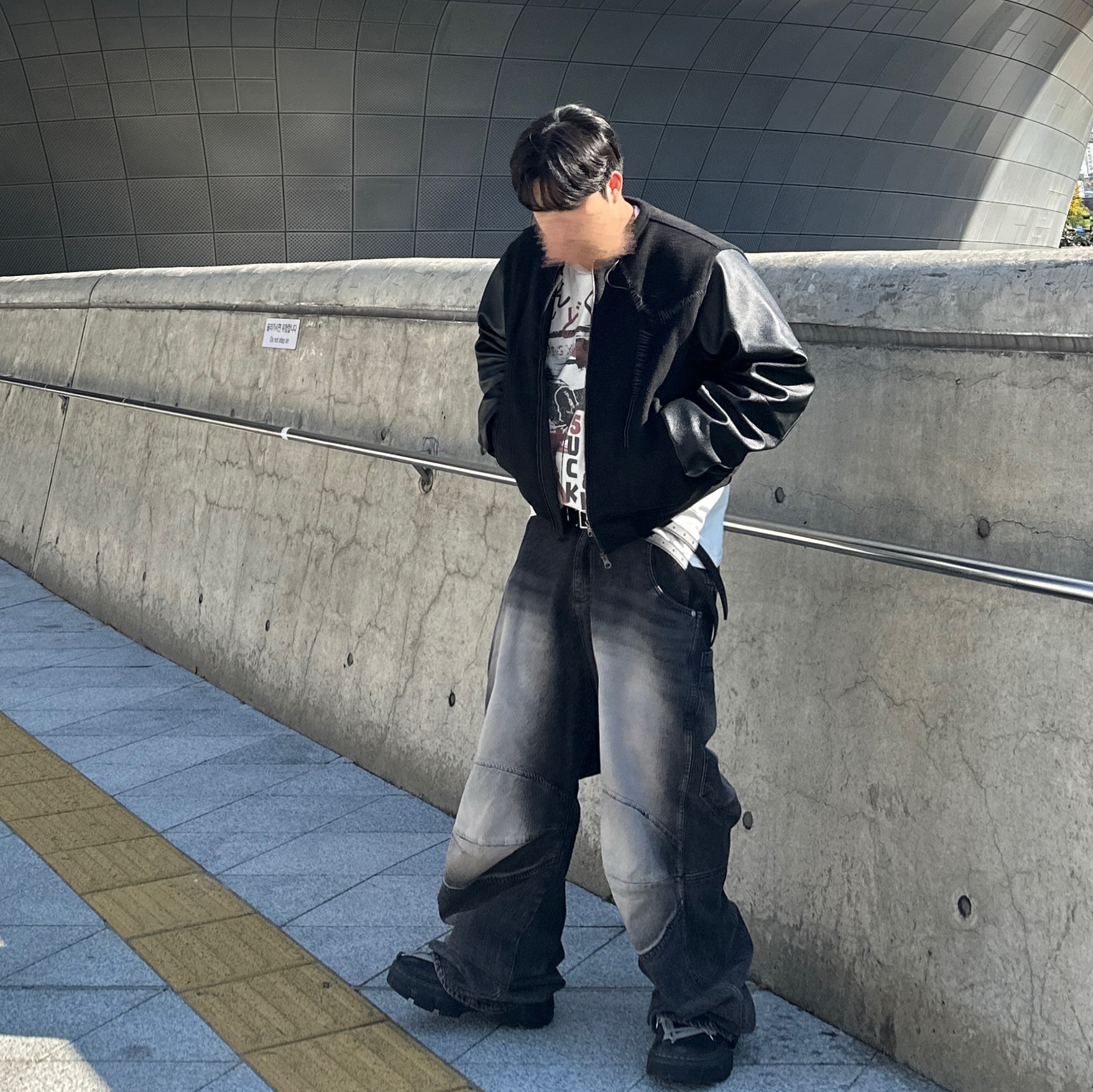 Surgery Sutured Varsity Jacket Black, MJD 3D Knee Denim Pants Black 착용 스타일 - 1