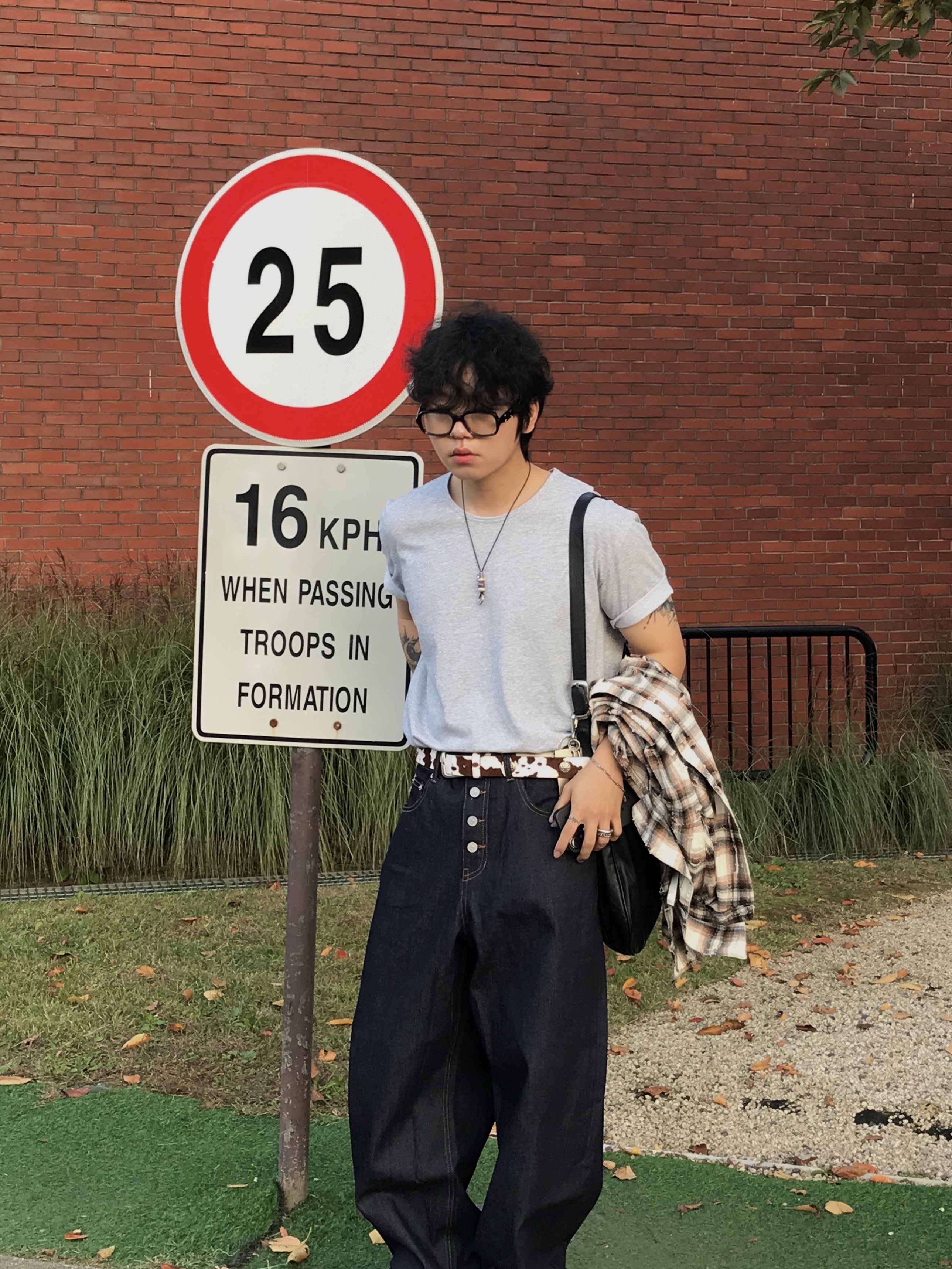 Gentle Monster x Maison Margiela MM114 Black Clear 착용 스타일 - 4