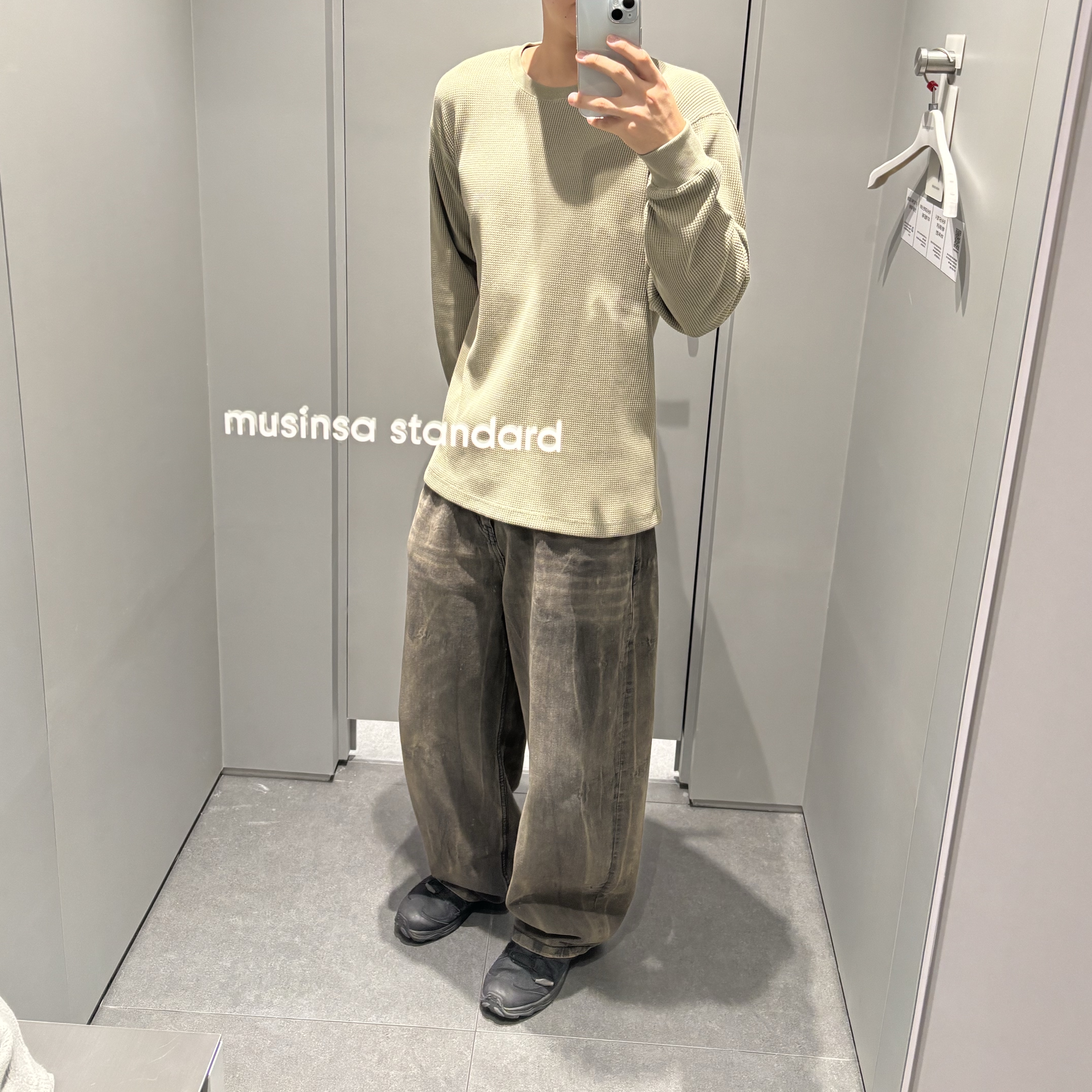 Millo Archive Reflect Curved Pants Washed Brown 착용 스타일